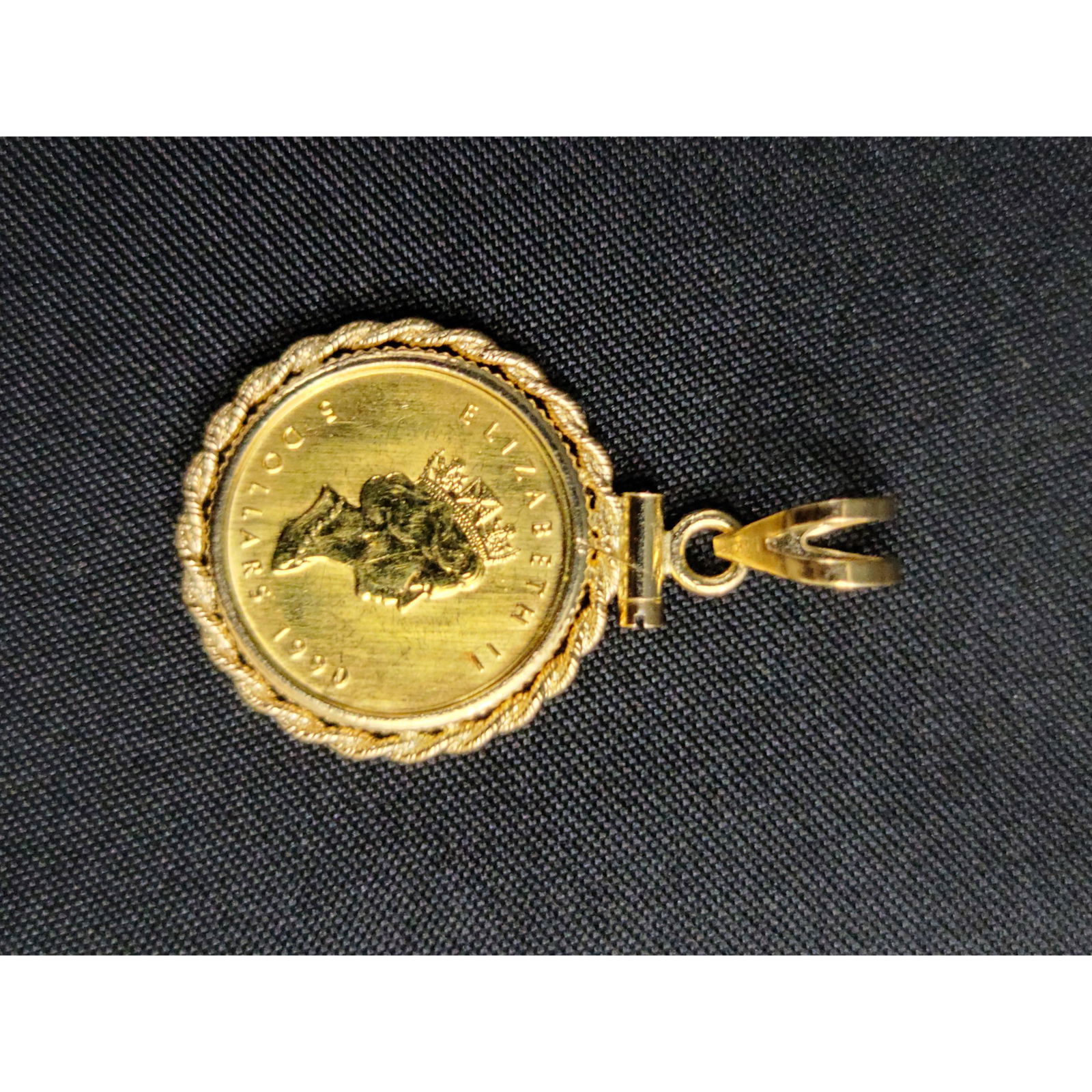 1/10 Oz Fine Gold Coin 5 Dollars Canadian 4 Grams (1 of 4)