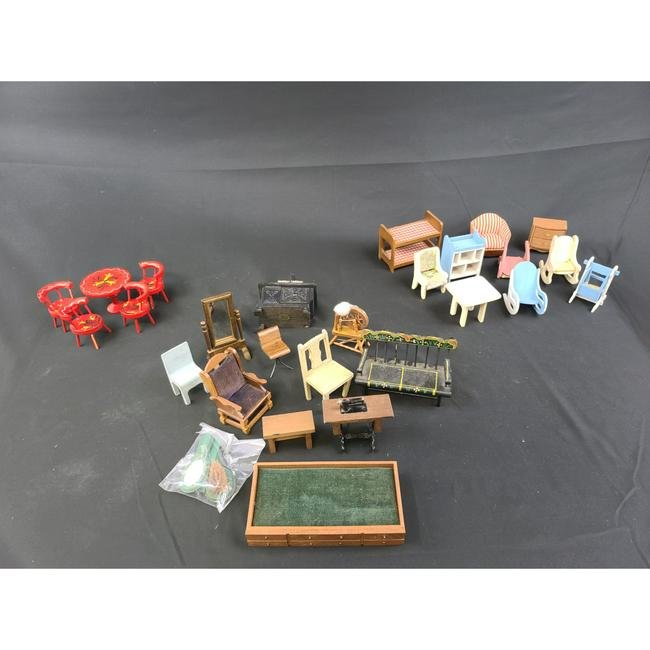 28 PCS Vintage Wooden Doll House Furniture (1 of 11)