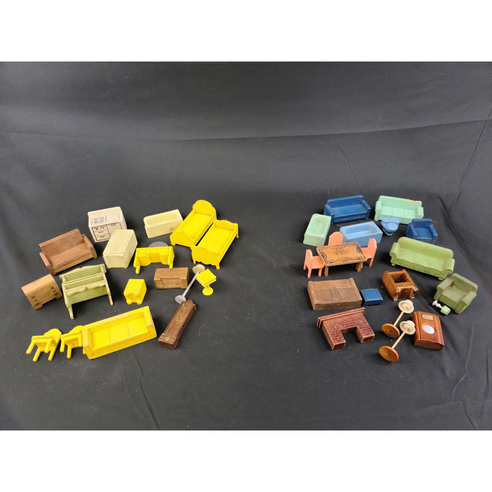 38 PCS Vintage Wooden Doll House Furniture (1 of 13)