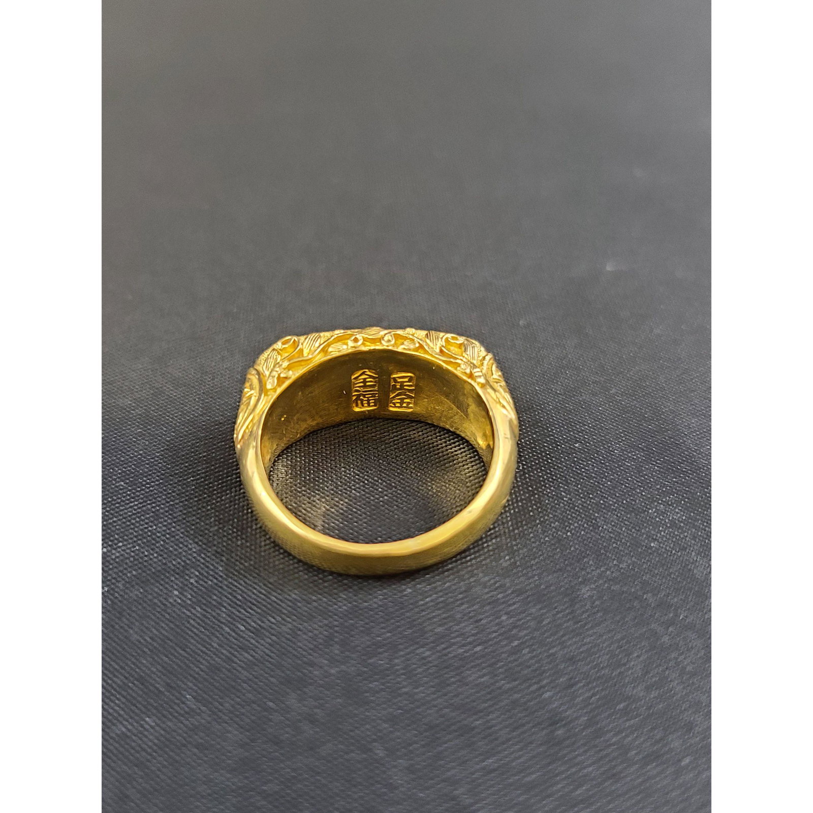 Signed Chinese 22K Gold Ring with Jadeite 6 Grams: Signed Chinese 22K Gold Ring with Jadeite 6 Grams