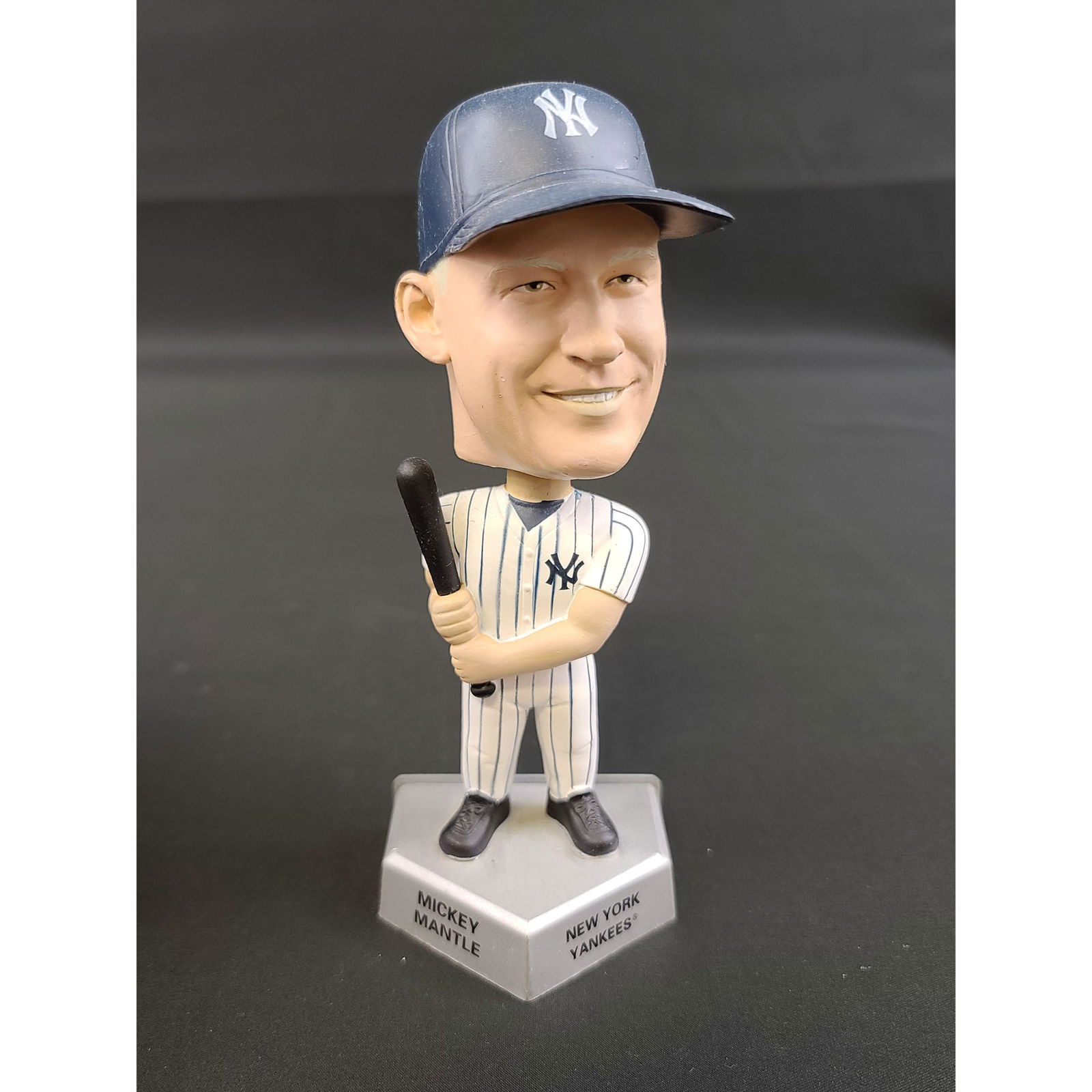 MICKEY MANTLE New York Yankees Bobble Head Doll 2003 (1 of 2)