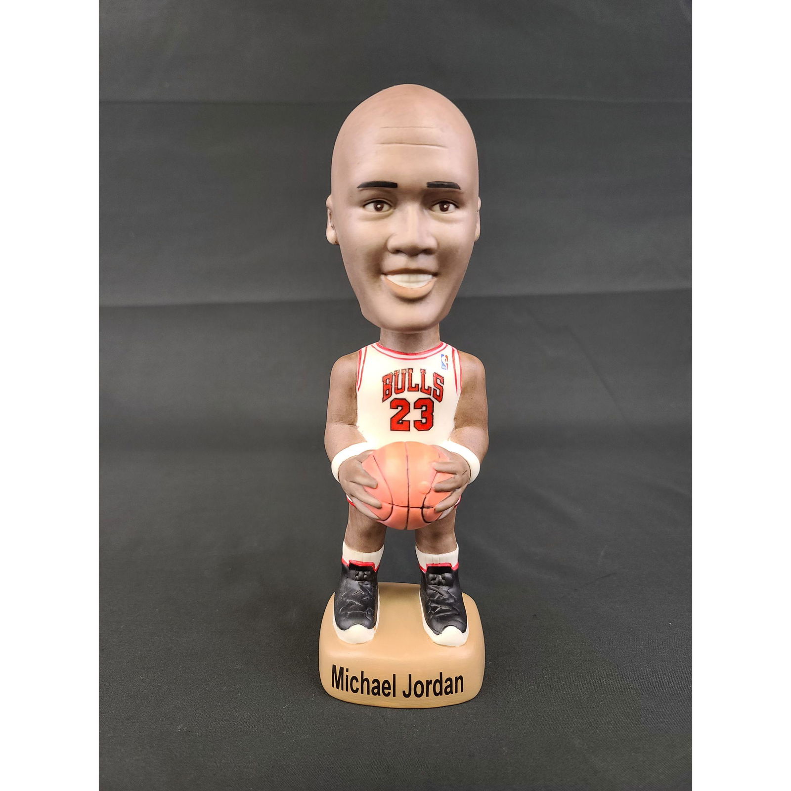 MICHEAL JORDAN CHICAGO BULLS BOBBLE HEAD 8" (1 of 3)