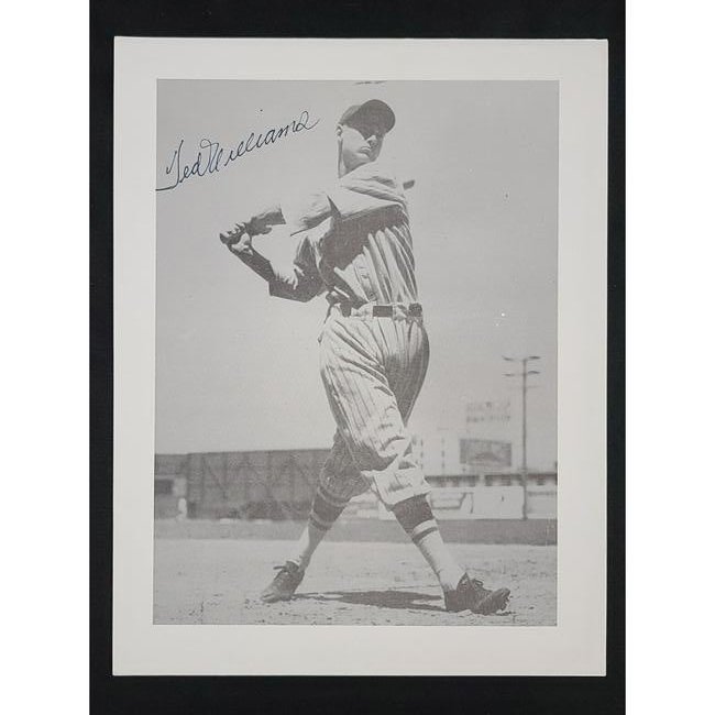 TED WILLIAMS AUTOGRAPHED 10 X 8 PHOTO: TED WILLIAMS AUTOGRAPHED 10 X 8 PHOTO