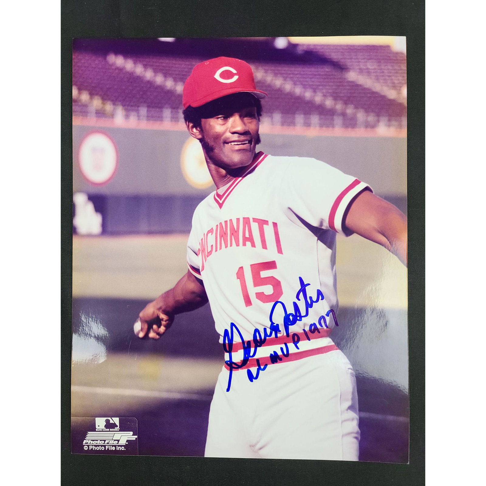 GEORGE FOSTER CINCINNATI REDS AUTOGRAPHED 8X10 PHOTO: GEORGE FOSTER CINCINNATI REDS AUTOGRAPHED 8X10 PHOTO