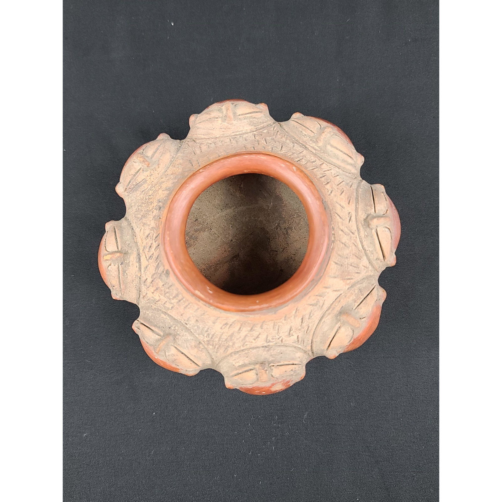 Mayan Pre Colombian Turtle Pot RED CLAY: Mayan Pre Colombian Turtle Pot RED CLAY. Measures 4.5" x 2.5"This is probably Chorrera from Ecuador ca. 500 BC. Nice example