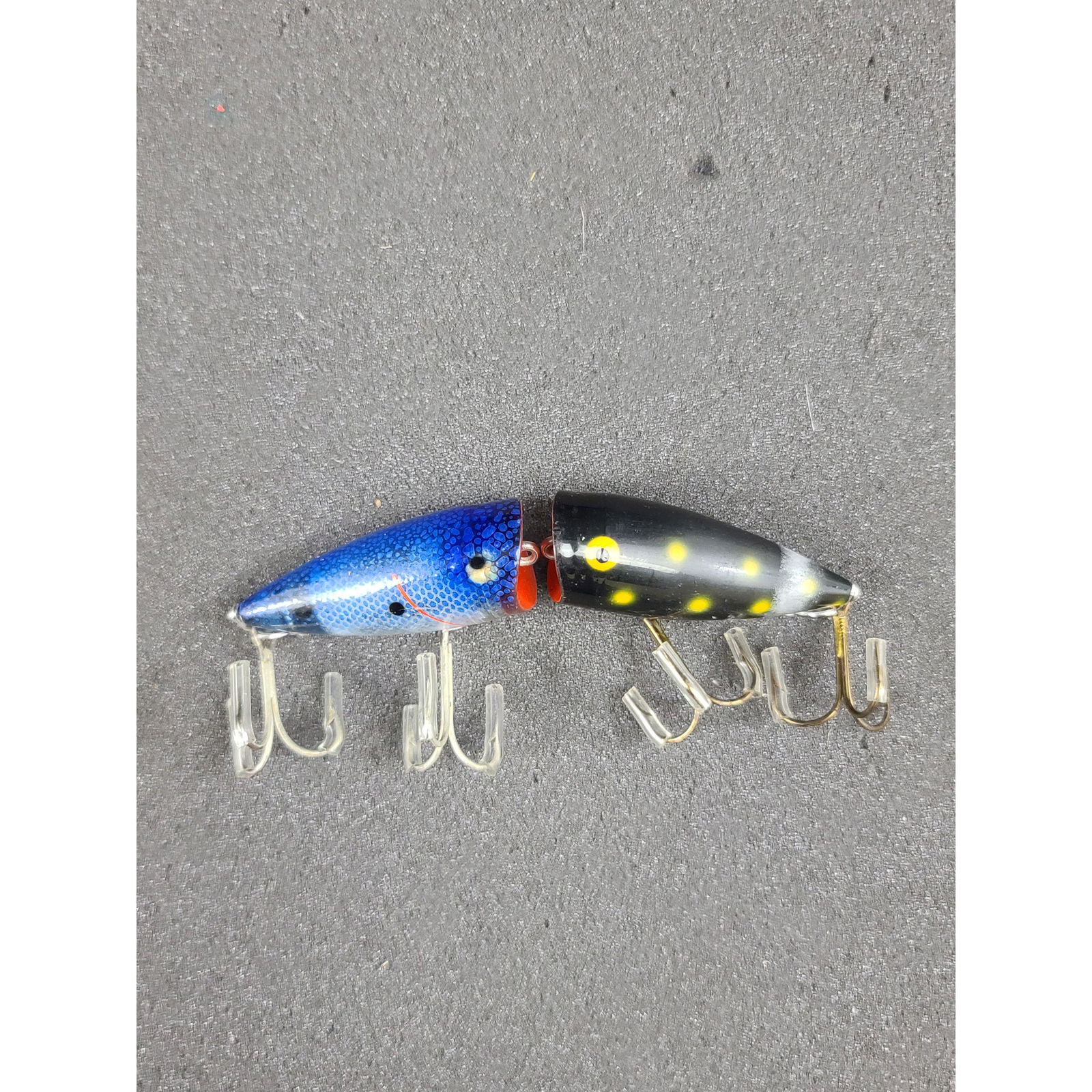 2 Vintage Fishing Lures Heddon Chuggers Jr. Lures (1 of 5)