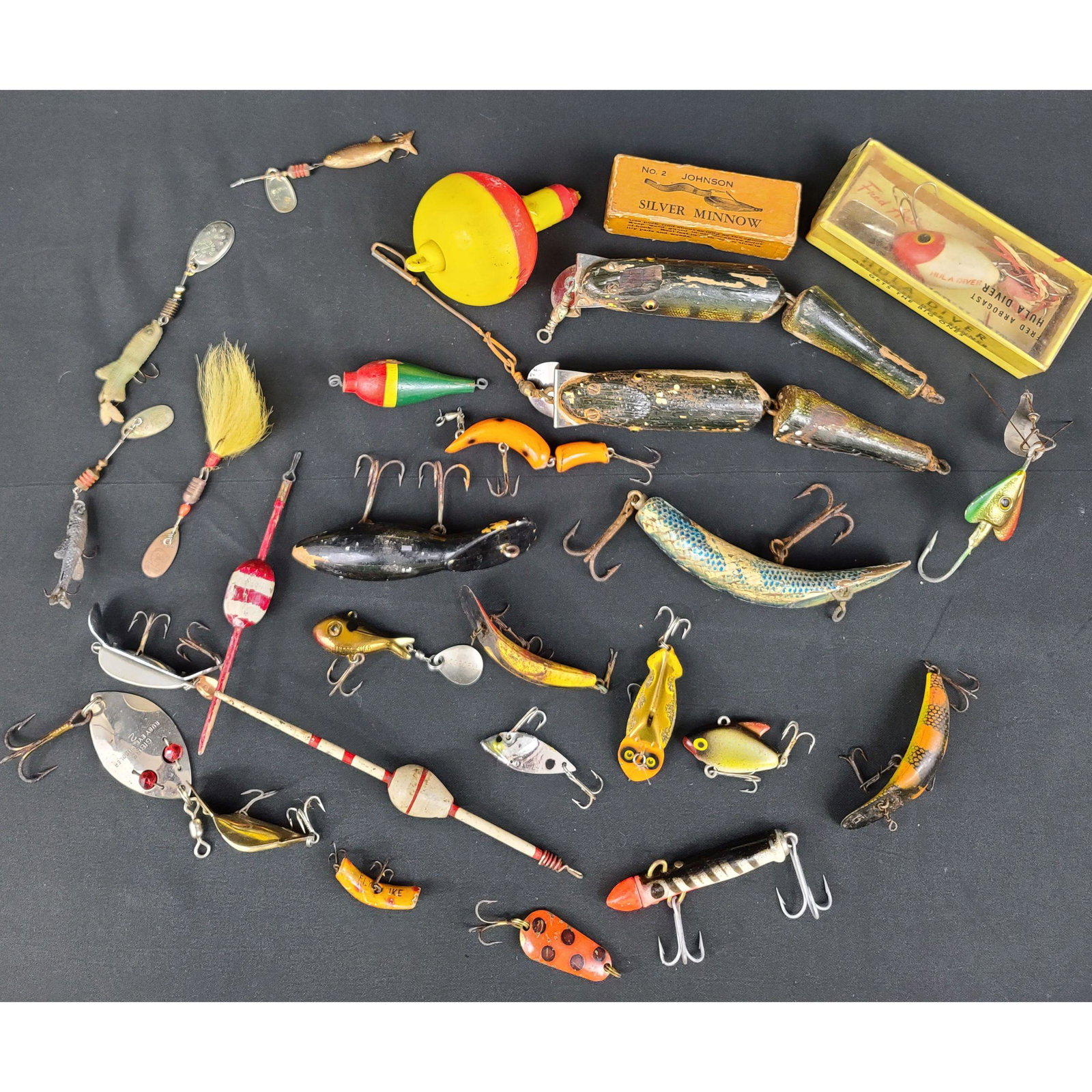 Lot of Vintage Fishing Lures: Lot of Vintage Fishing Lures