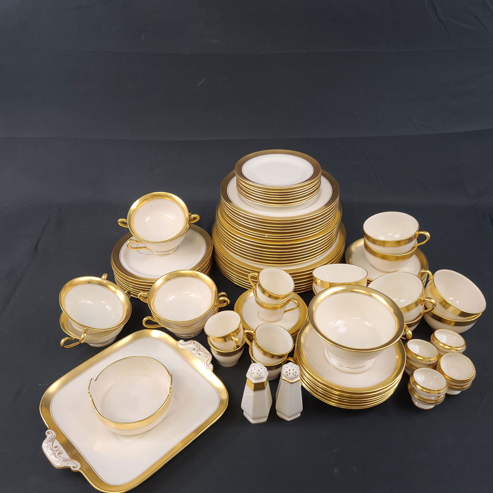 Set of Lenox Dishes Made For Mueller & New 95 Pcs (1 of 7)