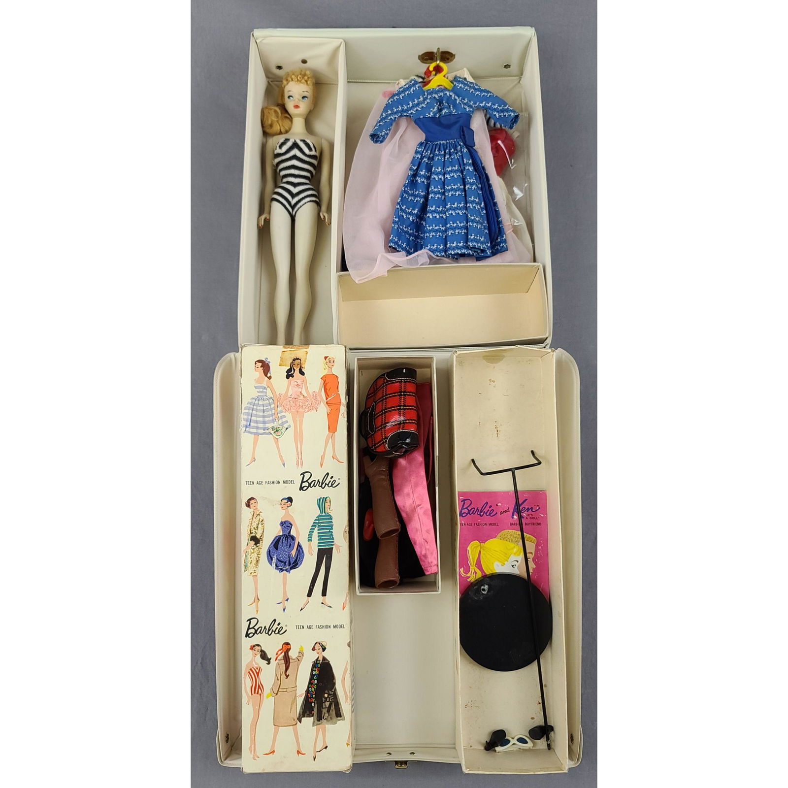 Vintage Barbie Blonde #3 ponytail with case Doll (1 of 17)