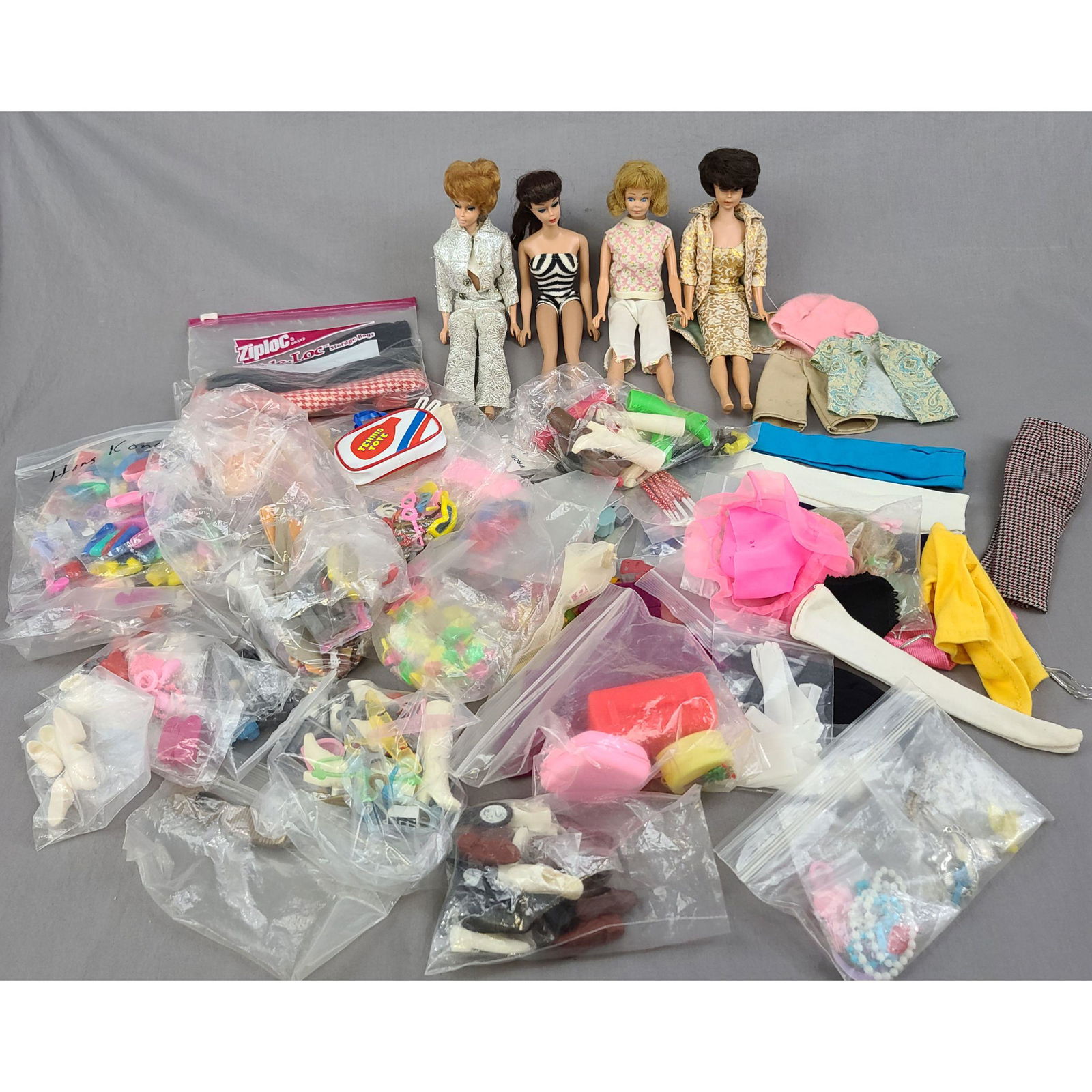 4 Vintage Barbie Dolls Plus Huge Lot Of Accessories Clo (1 of 19)