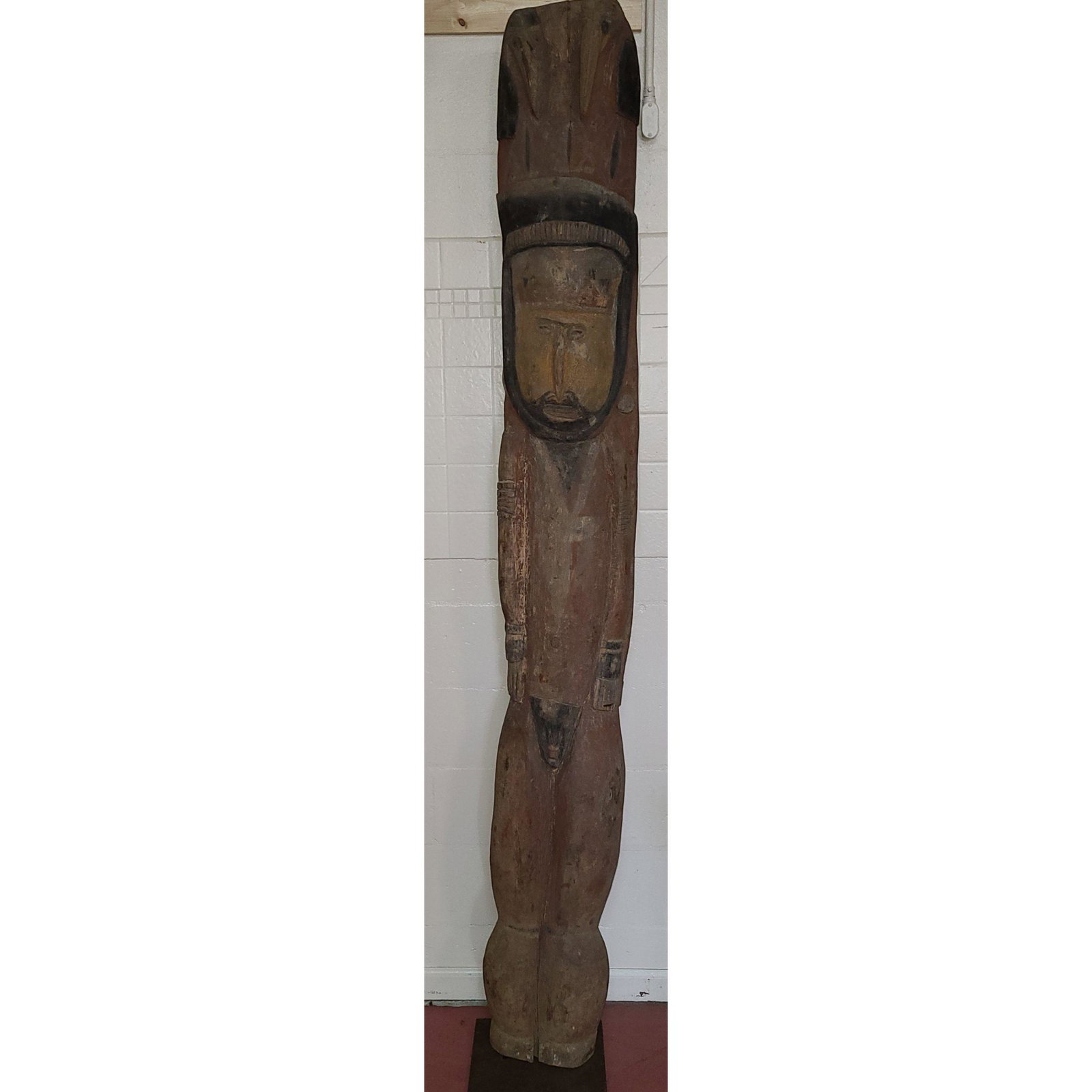 Antique Papua New Guinea Totem with Birds: Antique Papua New Guinea Totem with Birds. Measures 89' Tall.