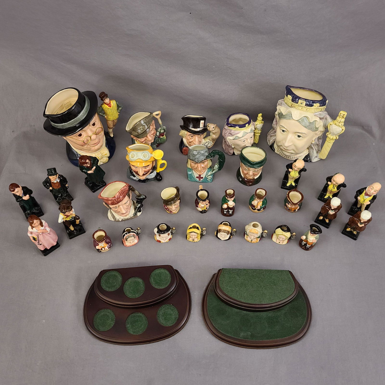 Lg Lot Of Royal Doulton Toby Mugs And Figures 32 Pcs (1 of 20)