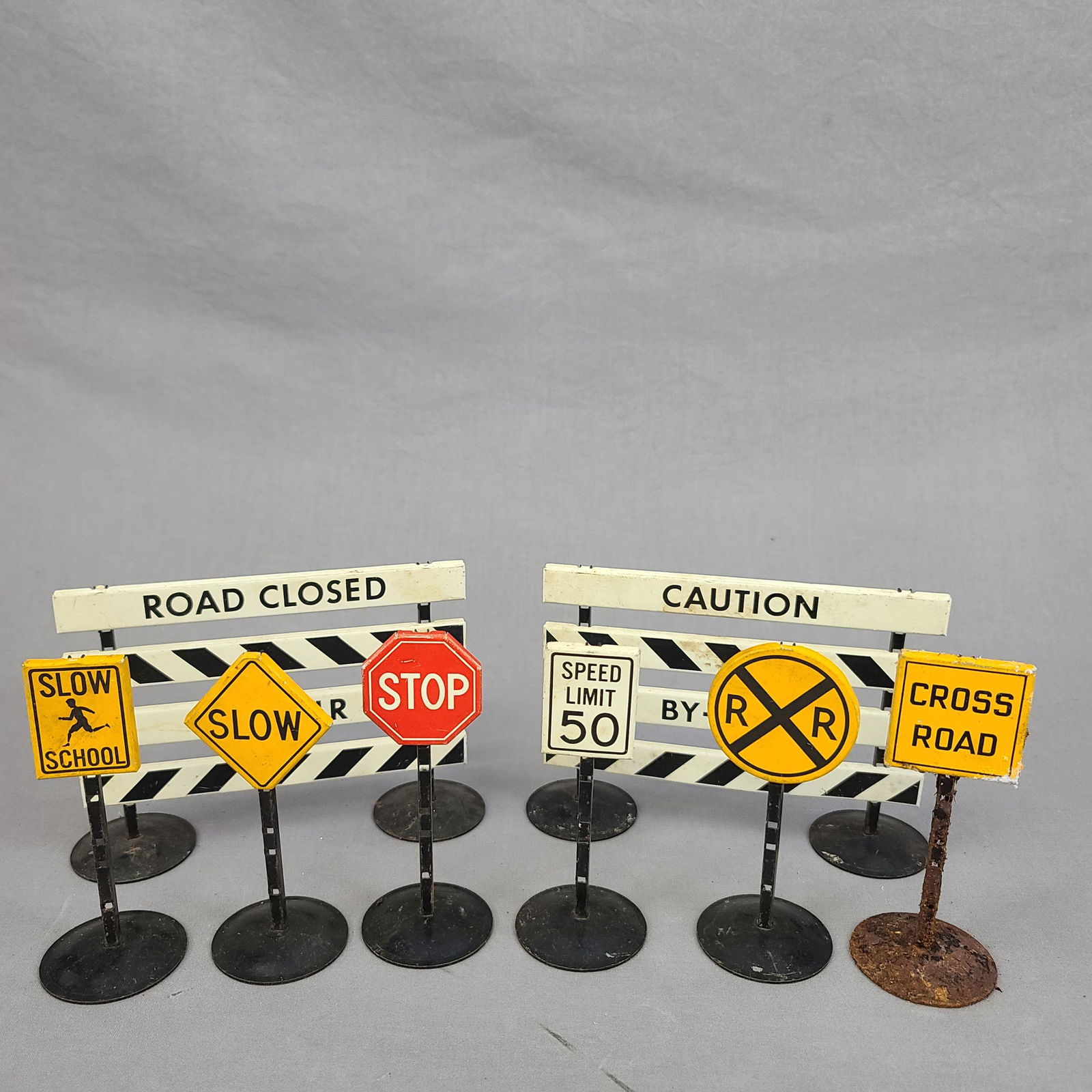 Set Of Vintage Tonka Road Signs 1957