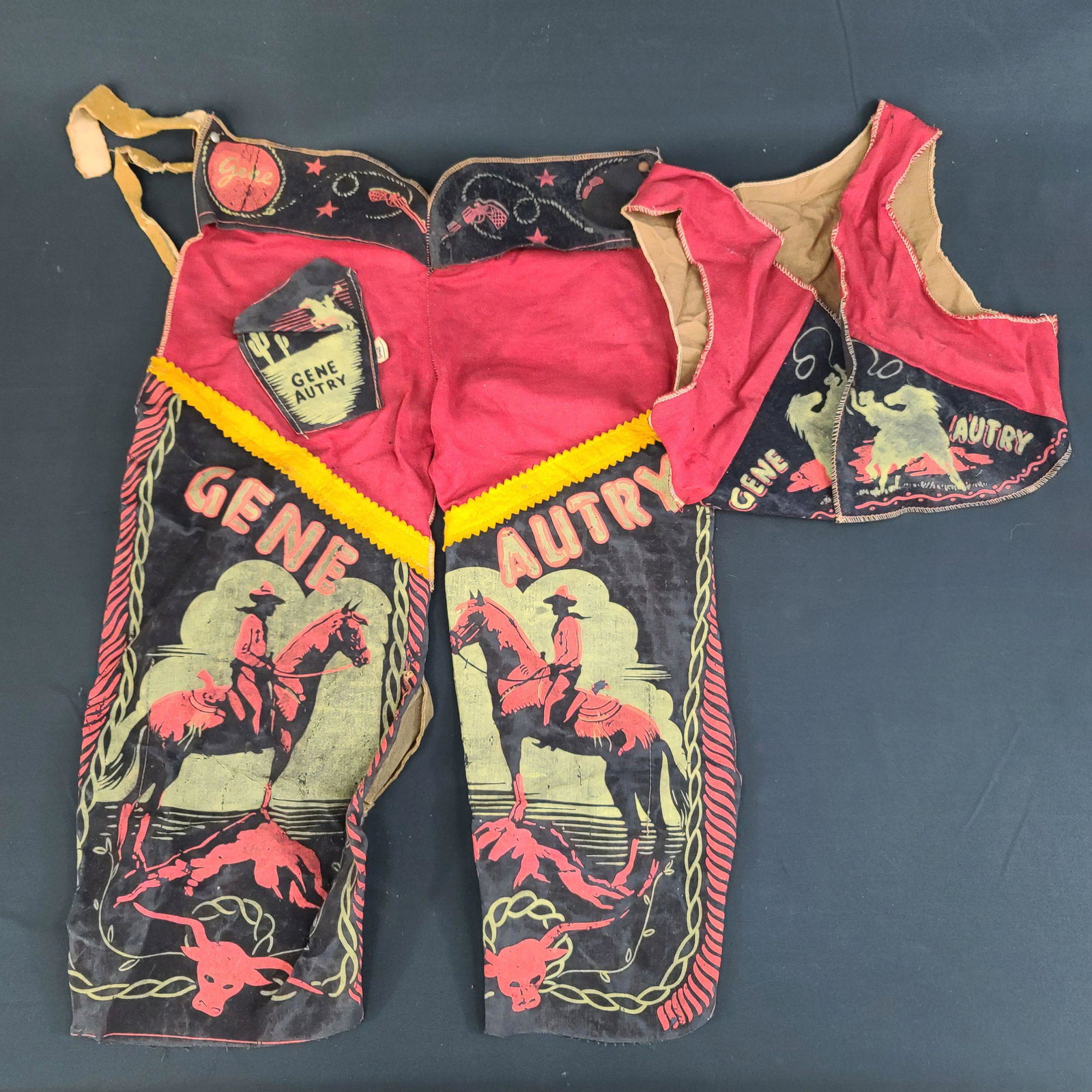 Vintage Gene Autry RANCH OUTFIT NOT PERFECT: Vintage Gene Autry RANCH OUTFIT NOT PERFECT, Used. PLEASE VIEW ALL PICS