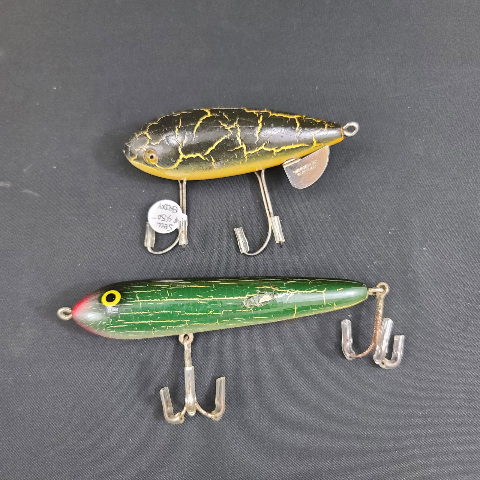 2 VINTAGE CRACKELBACK WOODEN FISHING LURES (1 of 10)