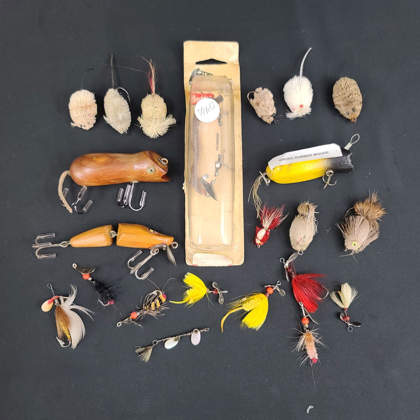 LOT OF 22 VINTAGE MOUSE & FLY FISHING LURES (1 of 5)