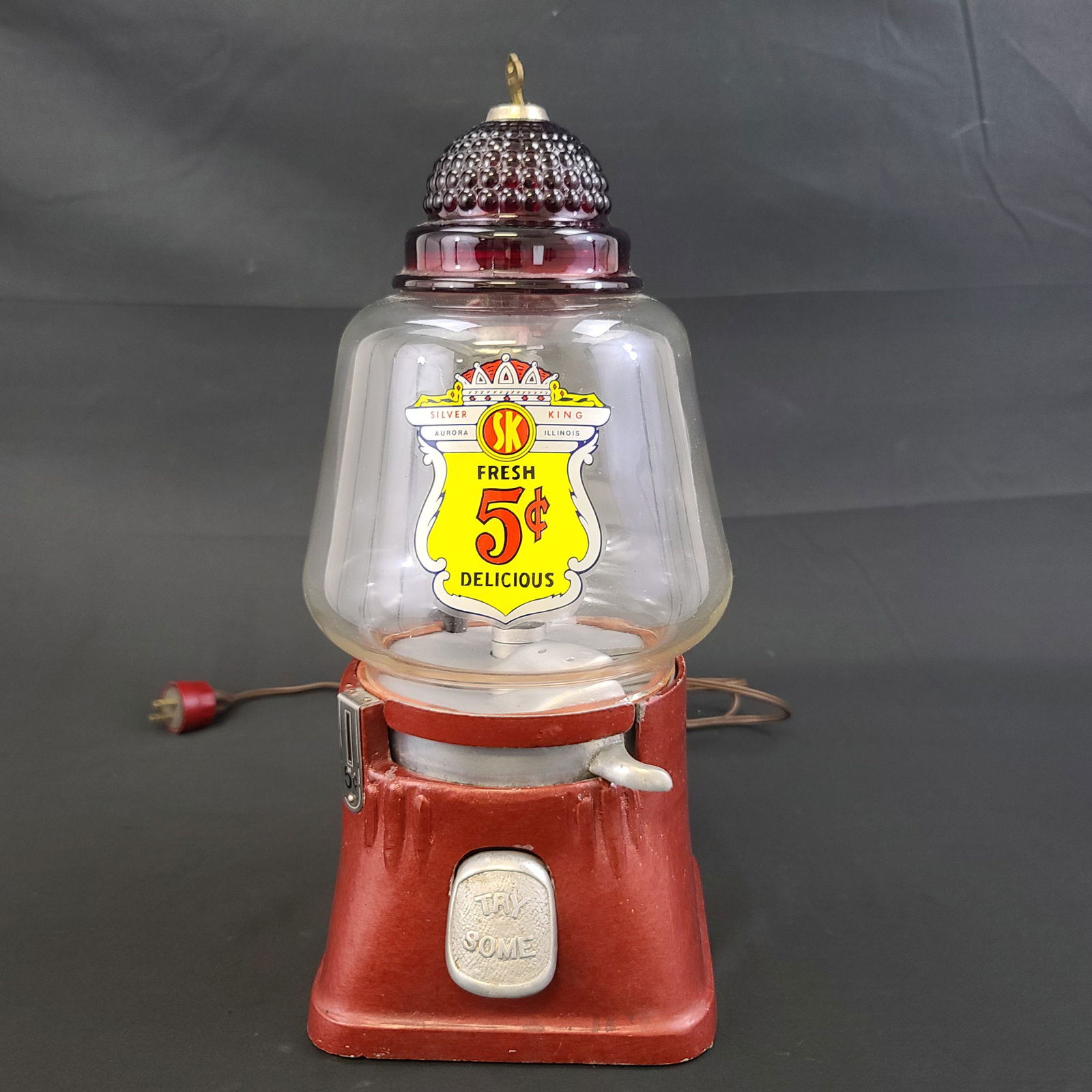 Vintage Silver King Hot Nut 5 Cent Vending Machine: Vintage Silver King Hot Nut 5 Cent Vending Machine Complete. Measure approx. 16" tall