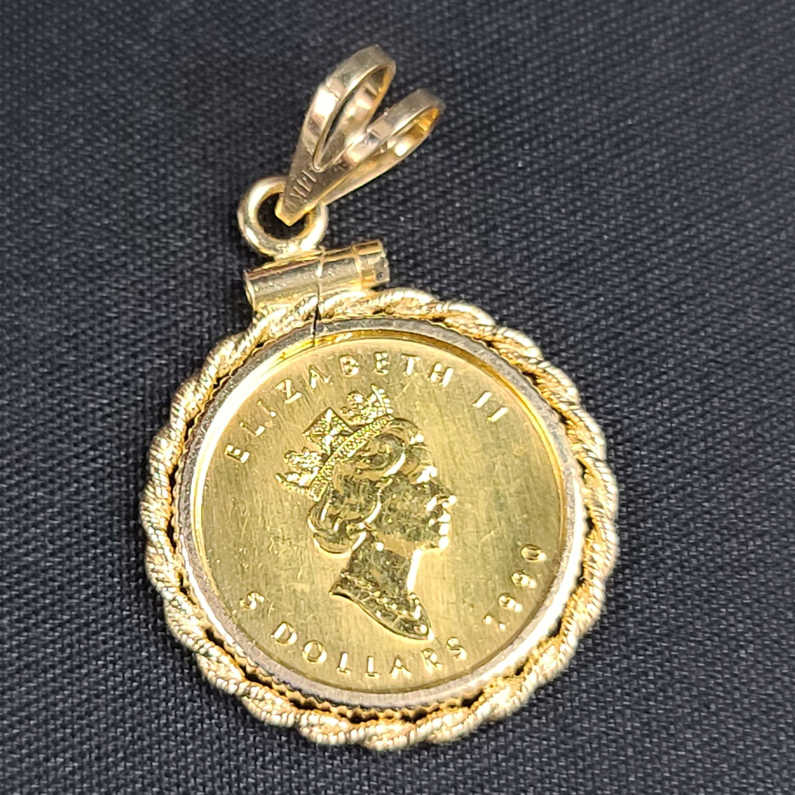 1/10 OZT Canadian Maple Gold Coin .125 OZT 14K Bezel: 1/10 Canadian Maple Leaf Gold Coin, total weight .125 OZt,