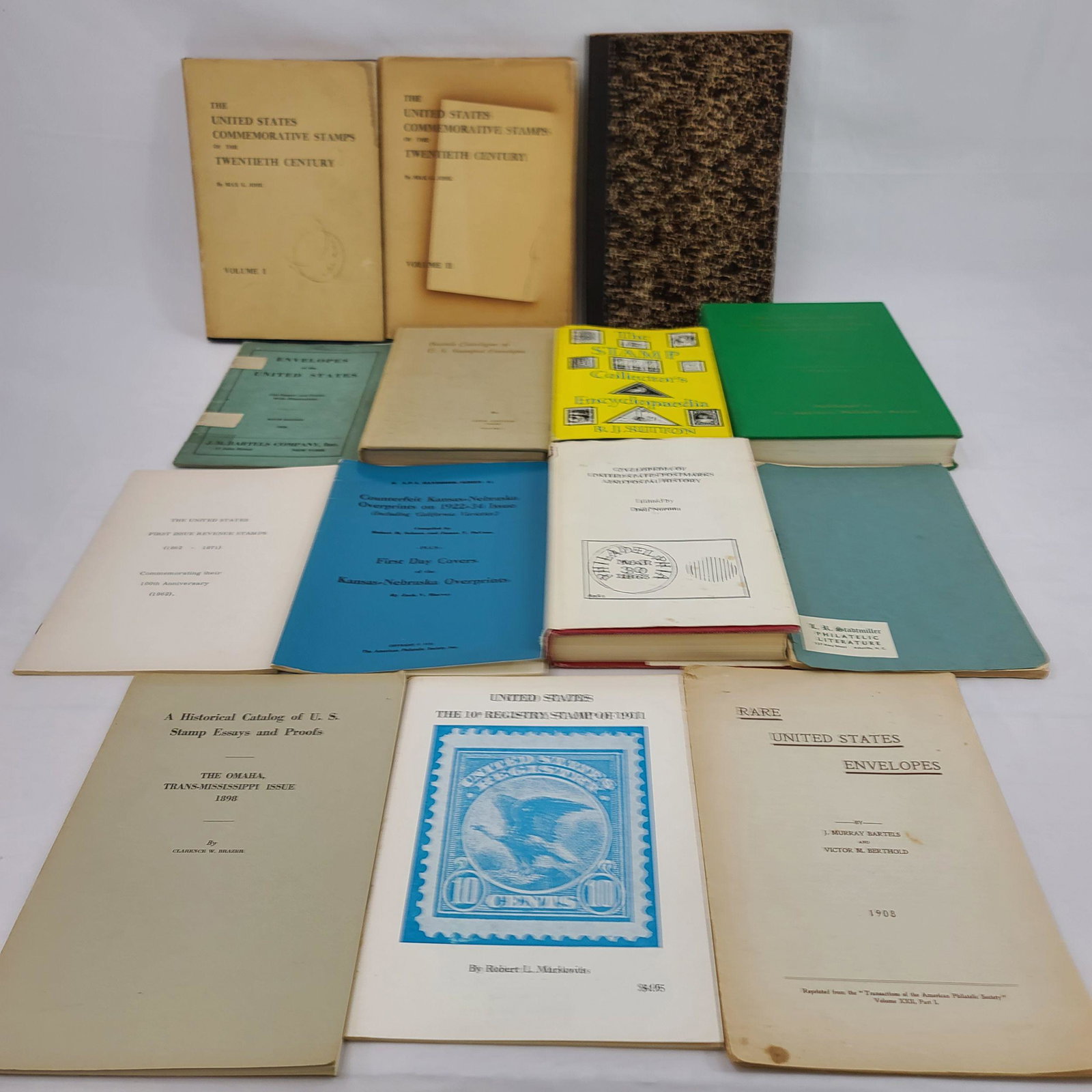 14 Stamp Collecting Reference Books And Guides 19-20 C: Group Of 14 Stamp Collecting Reference Books 19-20th C, Vol 1 & 2 Max Yohl United States Commemorative Stamps.