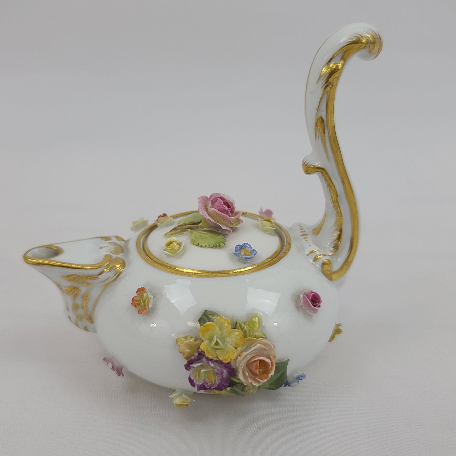 Tete-a-tete, Meissen, 1880 Teapot: Tete-a-tete, Meissen, 1880 Teapot, possibly a first quality. Measure 4" x 4 1/8"