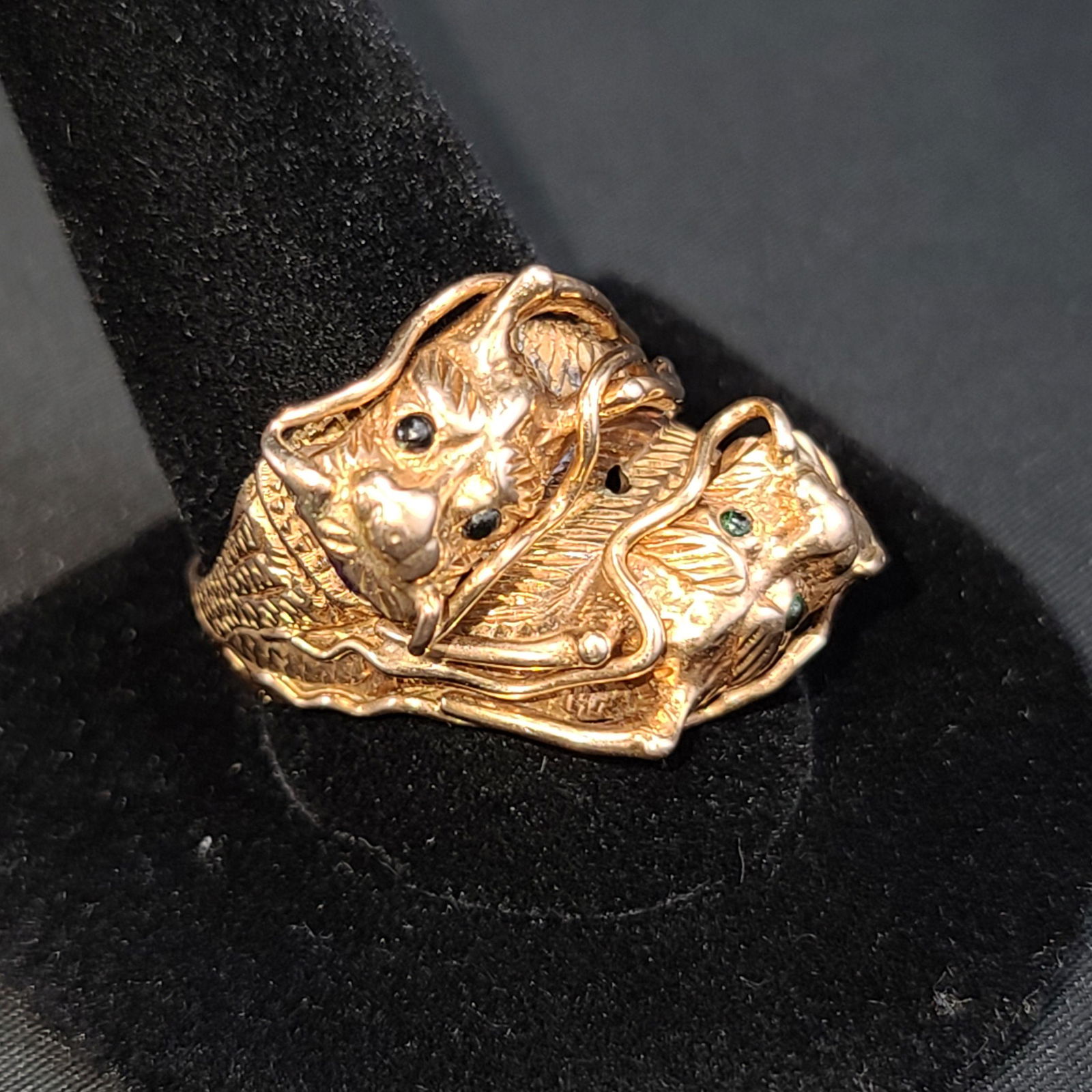 Chinese 14K Gold Ring 2 Dragons W/ Amethyst & Emeralds (1 of 12)