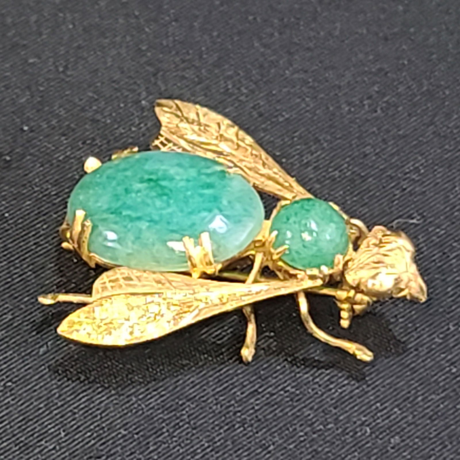 18k gold and jade brooch 1.4" long. Weighs 8.6 grams (1 of 15)