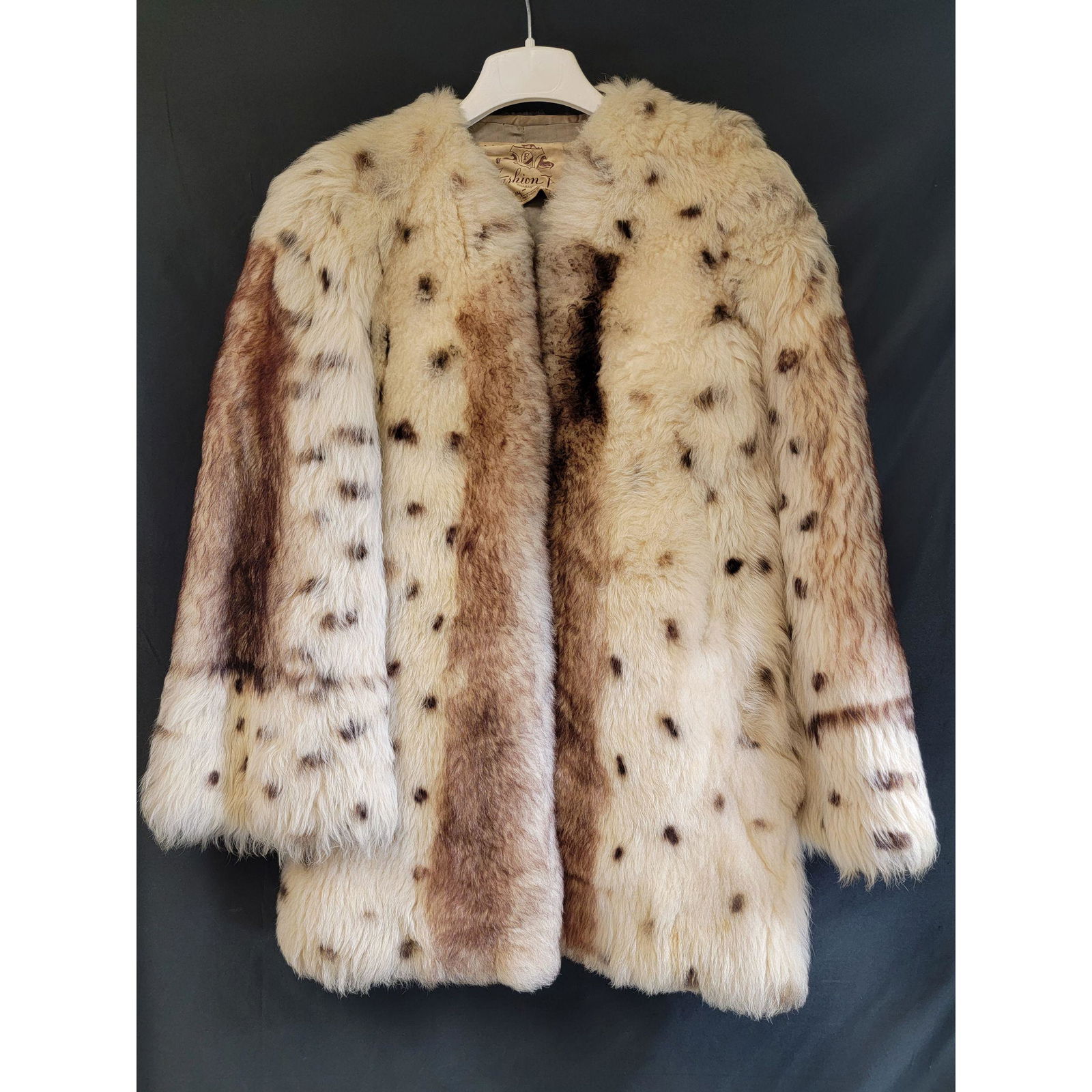 A Vintage Lynx Coat (1 of 12)