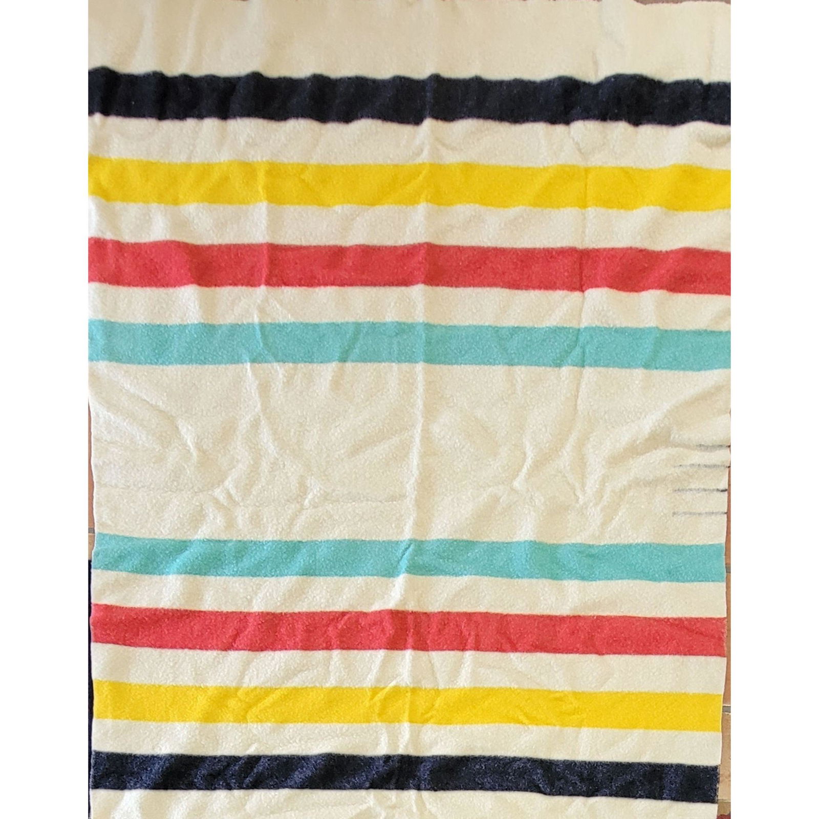 A Nice Vintage Hudson bay wool Blanket (1 of 6)