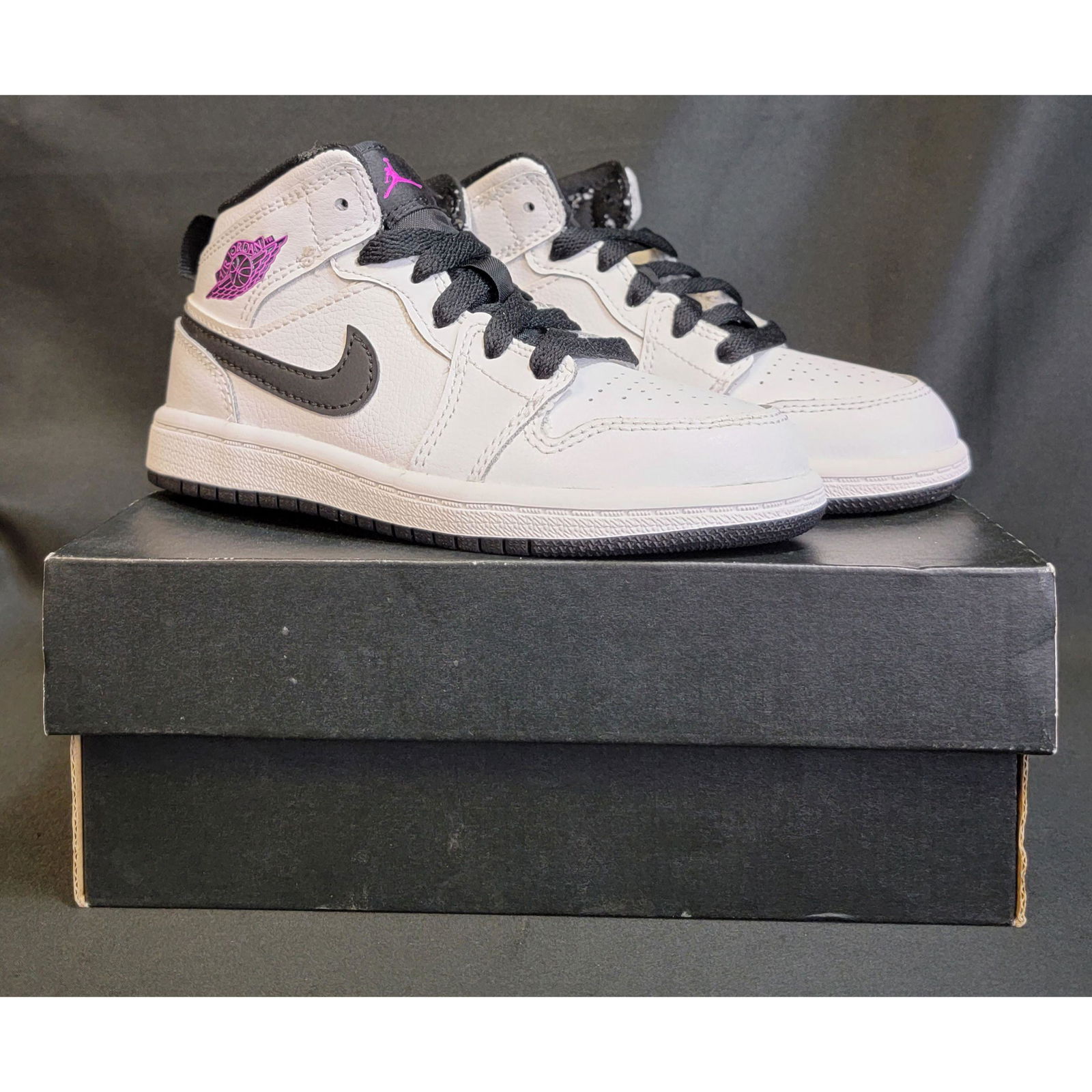 Nike Jordan Sneaker New With Box "Jordan1" (1 of 13)