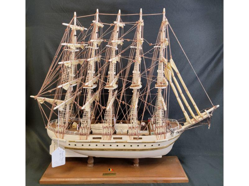 Vintage 5 MAST Model Clipper Ship CLIPPER FRANCE II (1 of 17)