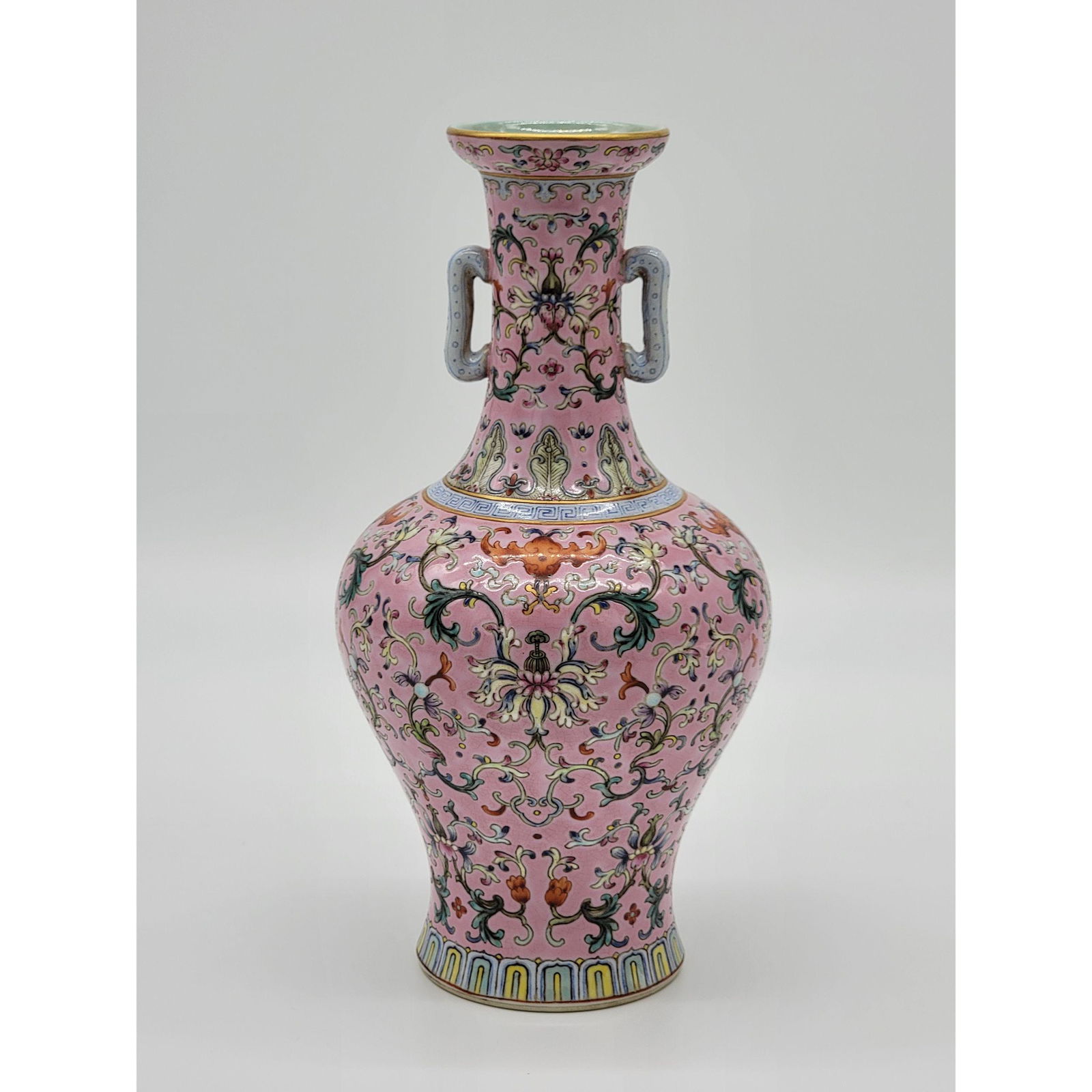 A Fine Chinese Porcelain Vase Enamel Painted With Mark. (1 of 20)