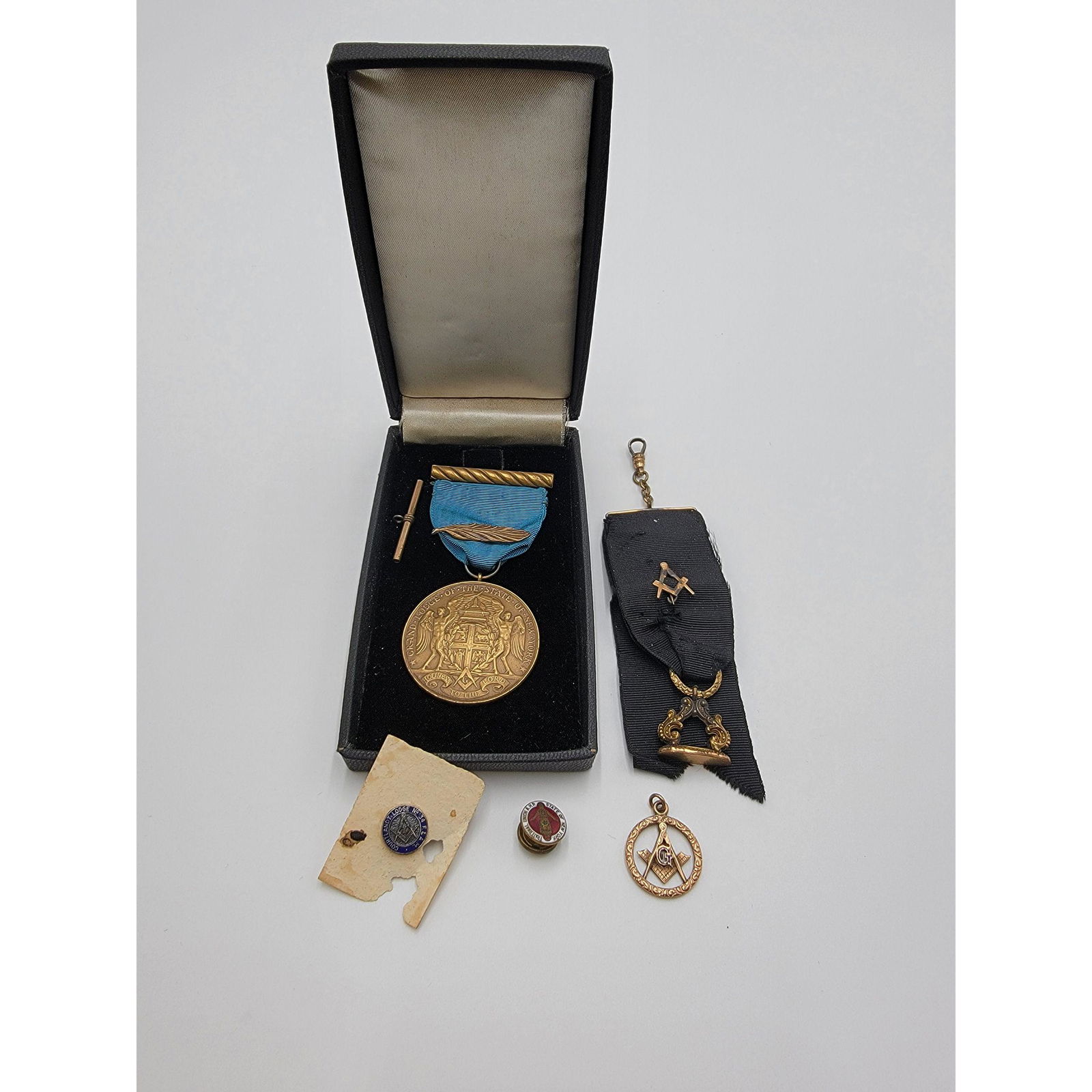 14K Gold Masonic Pendant Plus Bronze Medal Pins (1 of 8)