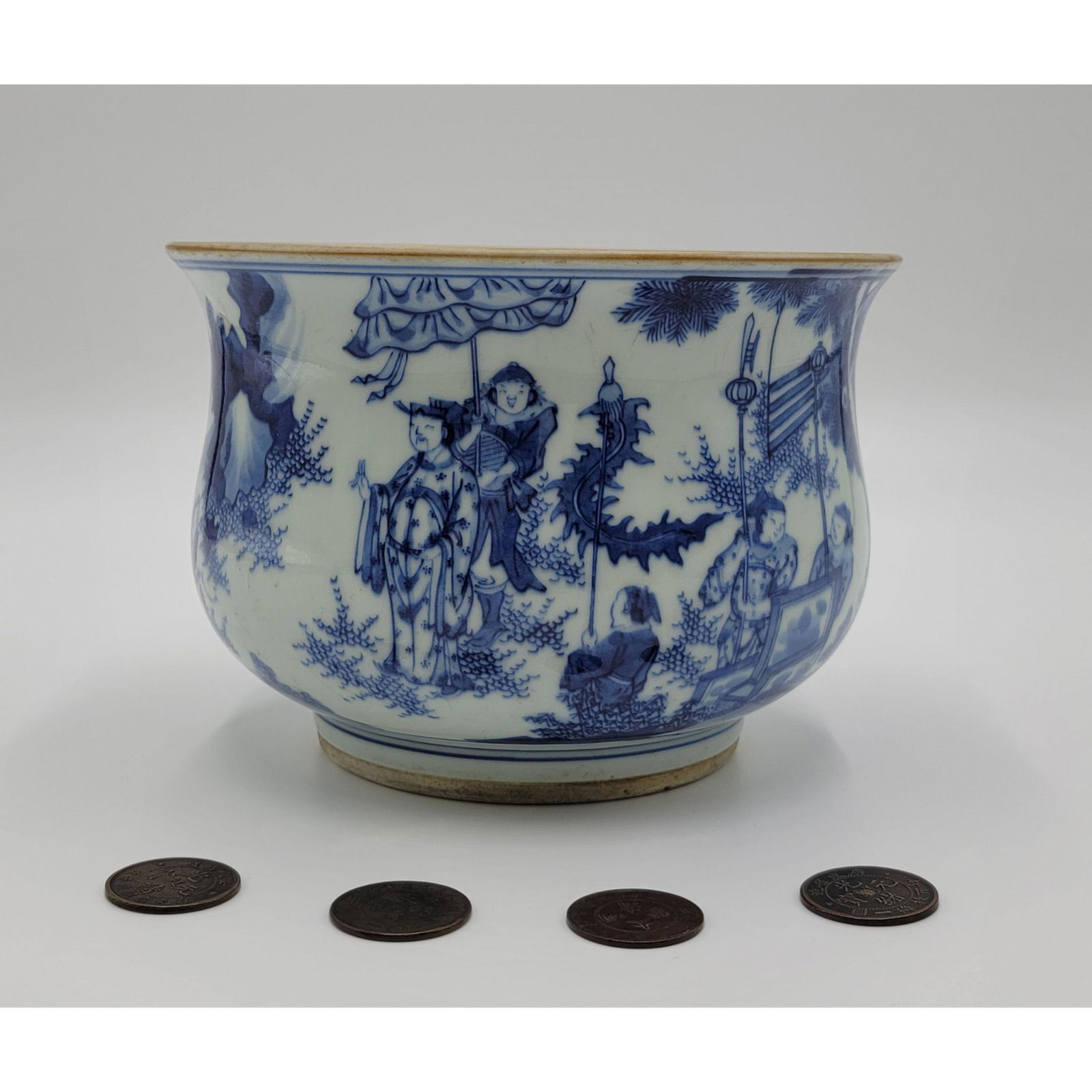Chinese Blue And White Pot Plus 4 Chinese Coins (1 of 20)