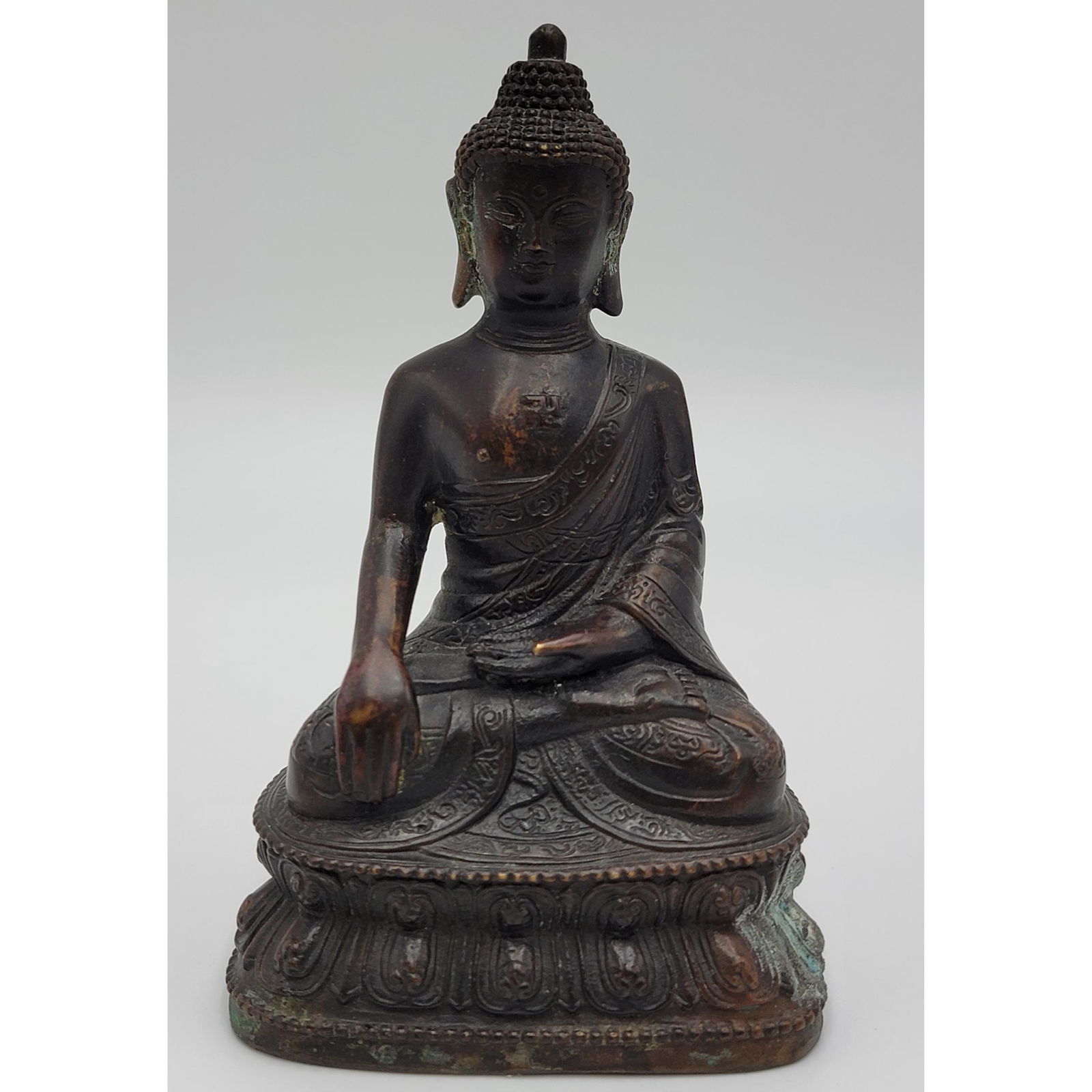 A Fine 19th C Chinese Tibetan Bronze Buddha (1 of 17)