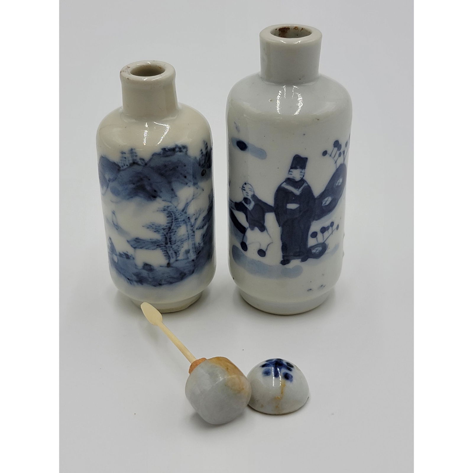 2 Antique Chinese Blue & White Snuff Bottles (1 of 15)
