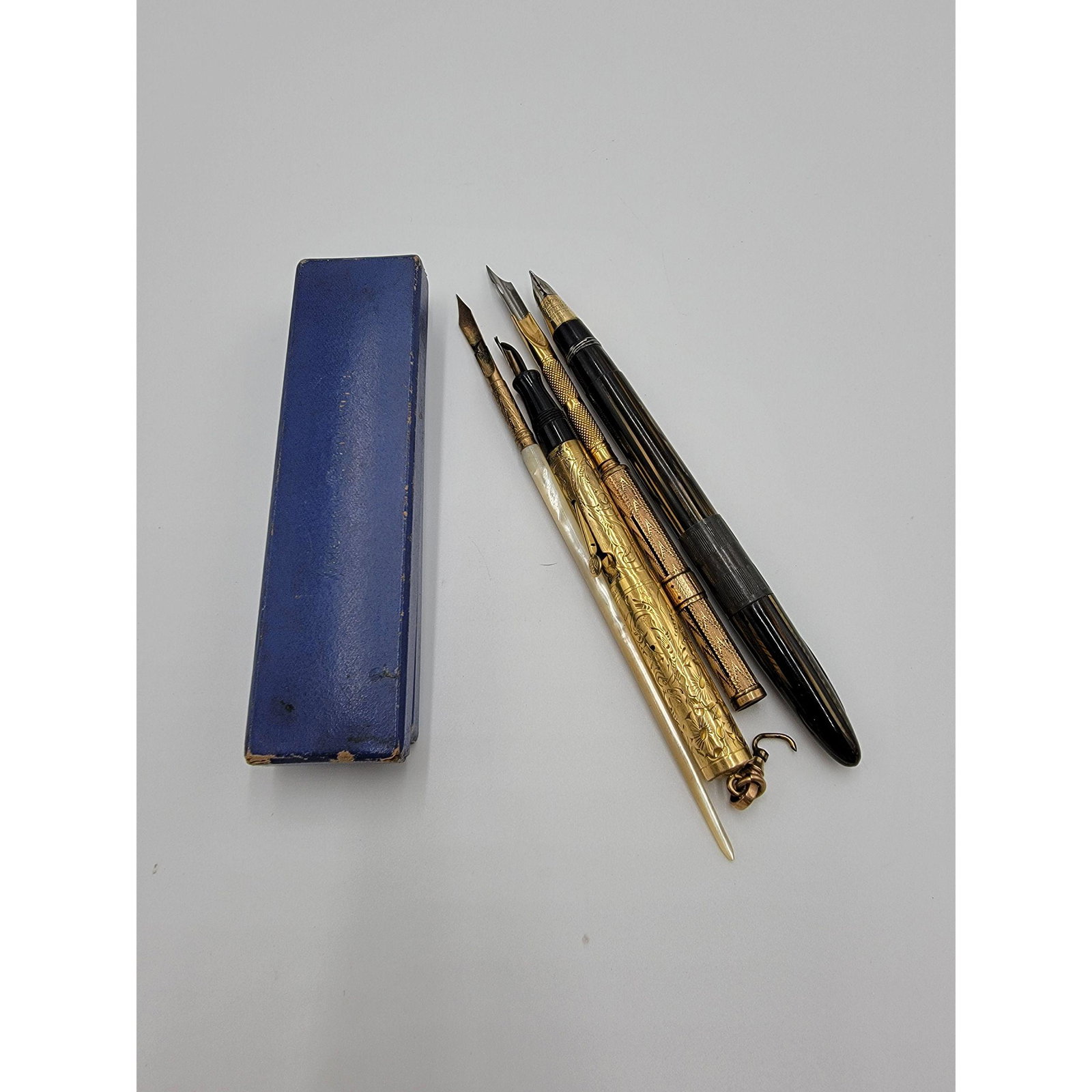 Group Of Vintage Pens Waterman Sheaffer 14K Nib: Group Of Vintage Pens Waterman Sheaffer 14K Nib