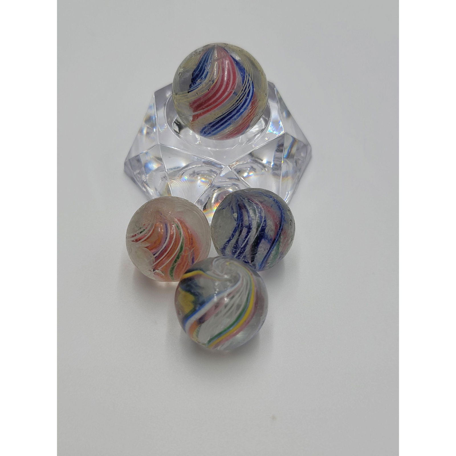 Lot of 4 Vintage Marbles: Lot of 4 Vintage Marbles, the marbles measure from 1/2" to 3/4" across.