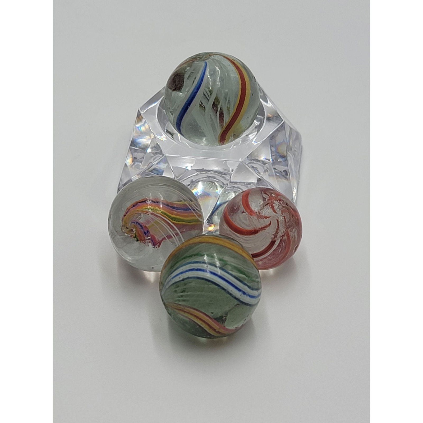 Lot of 4 Vintage Marbles: Lot of 4 Vintage Marbles, the marbles measure from 1/2" to 3/4" across.