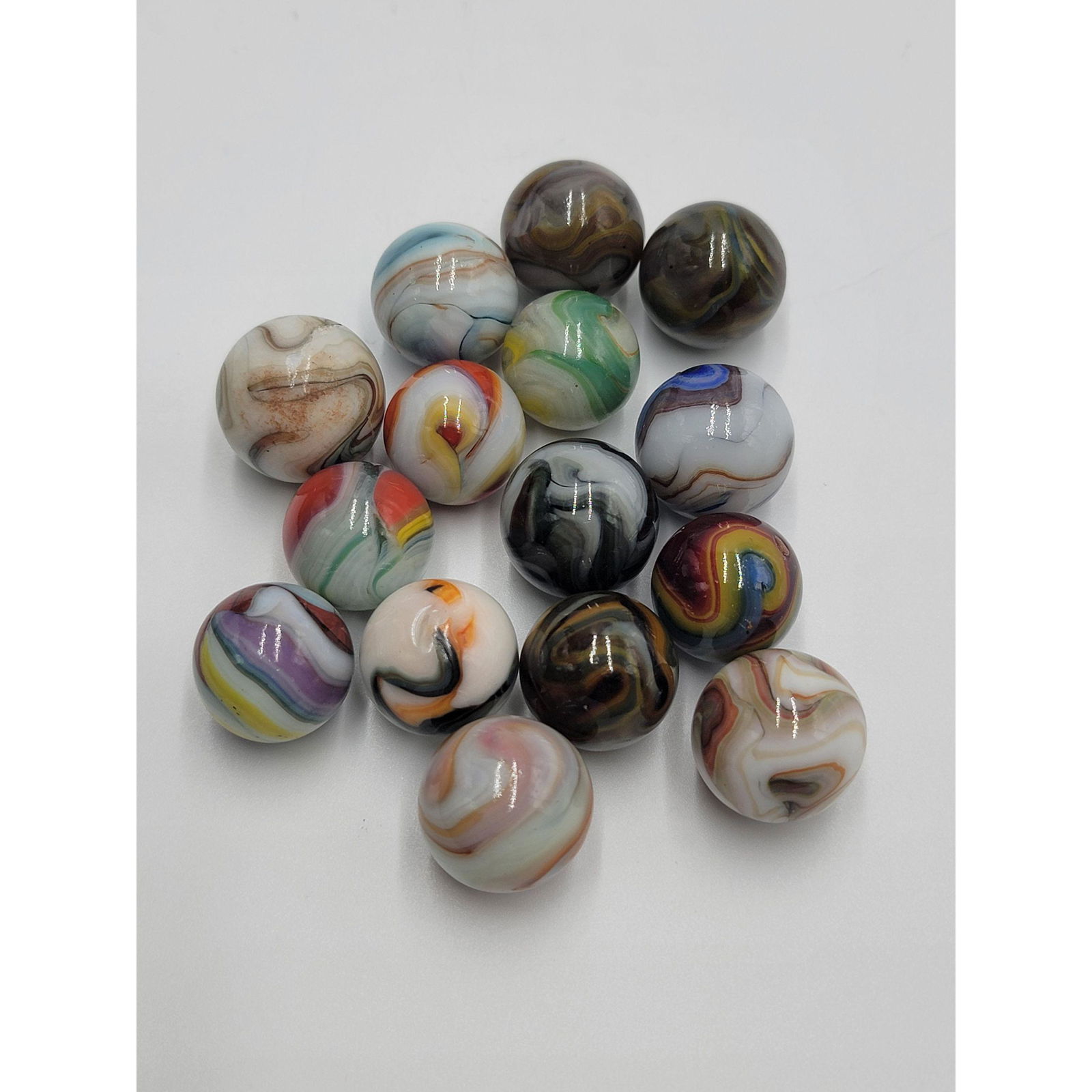 Lot of 15 Dave McCullough Vintage Marbles: Lot of 15 Dave McCullough Vintage Marbles, the marbles measure from 1/2" to 3/4" across.