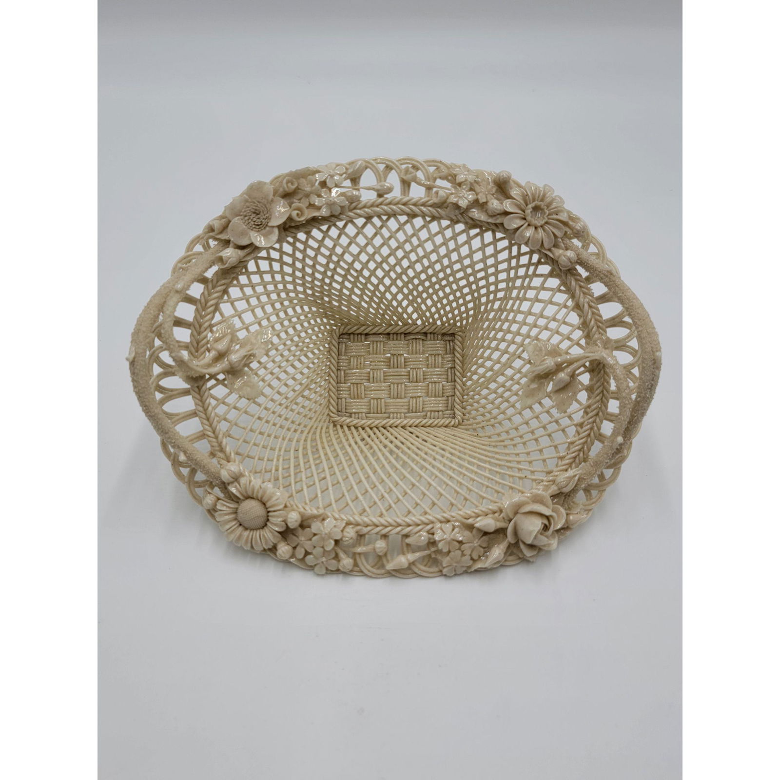 Early Irish Belleek Basket Henshail Basket 1921-1954 (1 of 16)