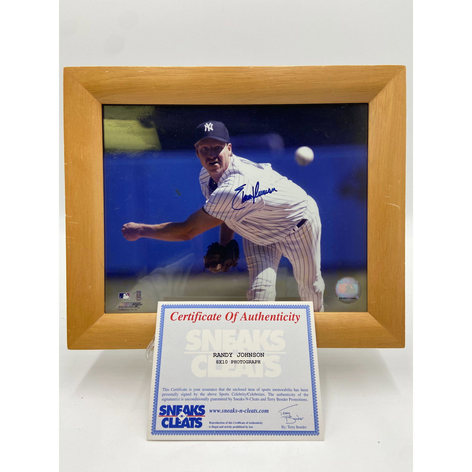 MLB NEW YORK YANKEES RANDY JOHNSON AUTGRAPHED PHOTO W/: MLB NEW YORK YANKEES RANDY JOHNSON AUTGRAPHED PHOTO W/ CERTIFICATE OF AUTHENTICITY. PHOTO MEASURES 8" X 10" FRAME MEASURES 10" X 12"