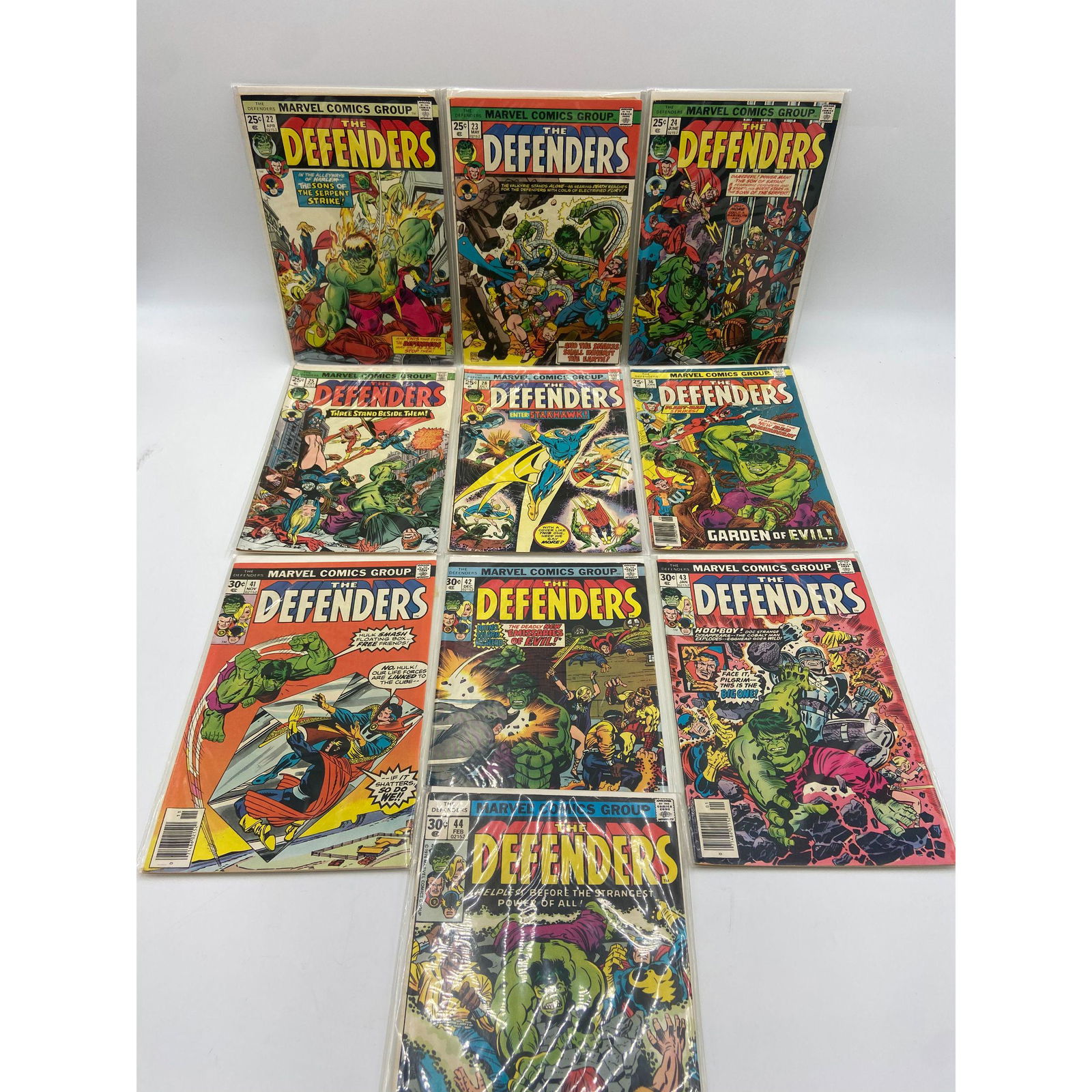 LOT 0F 10 VINTAGE MARVEL COMICS THE DEFENDERS 20 CENT (1 of 11)