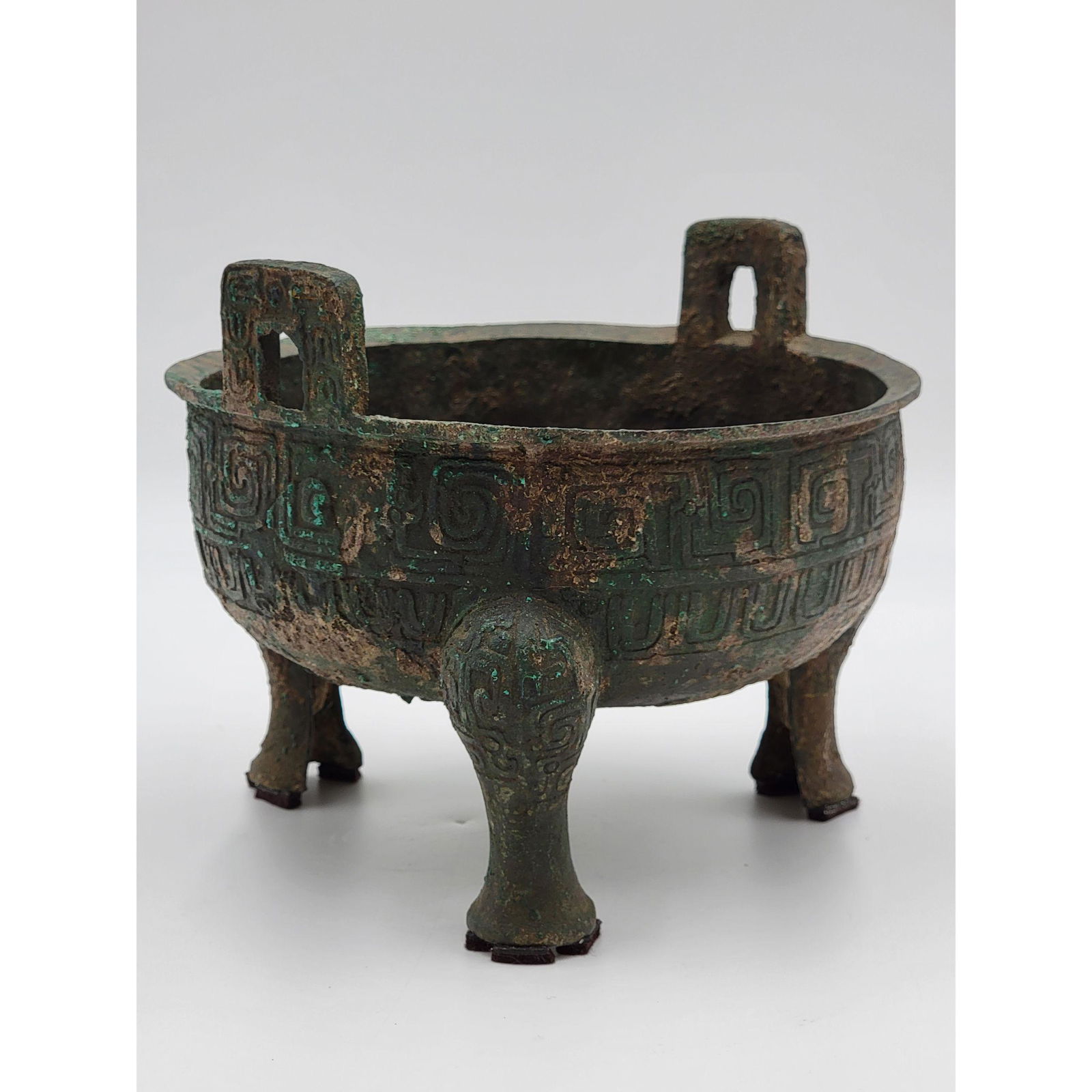 A Chinese Archaic Bronze Tripod Cense / Food Vessel (1 of 18)