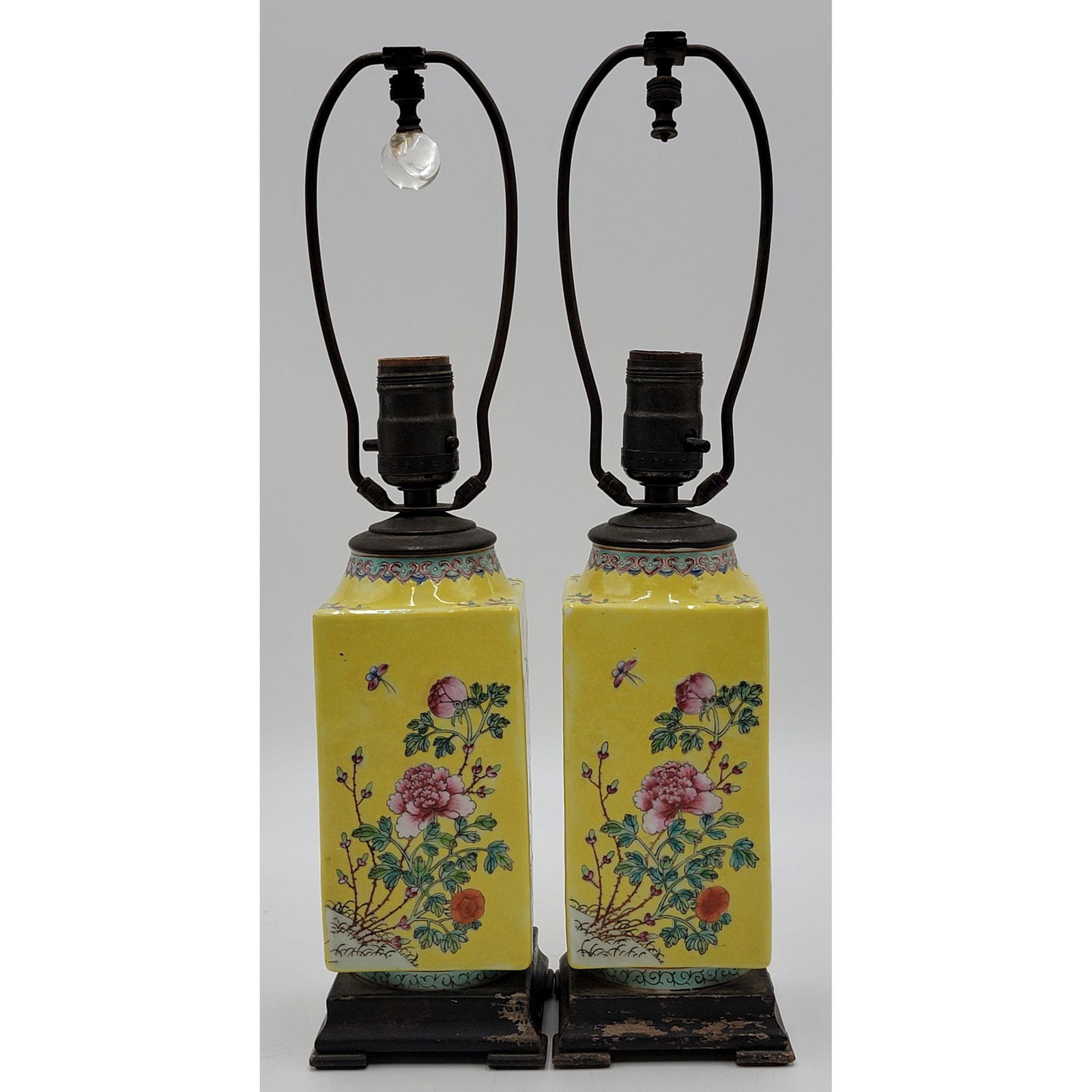 A Pair Of Yellow Enamel Chinese Famille Rose Lamps (1 of 20)