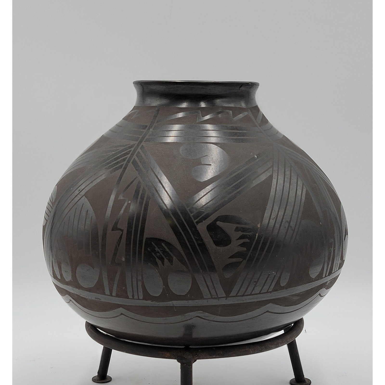 A Large Mata Ortiz Pottery Jar Signed (1 of 10)