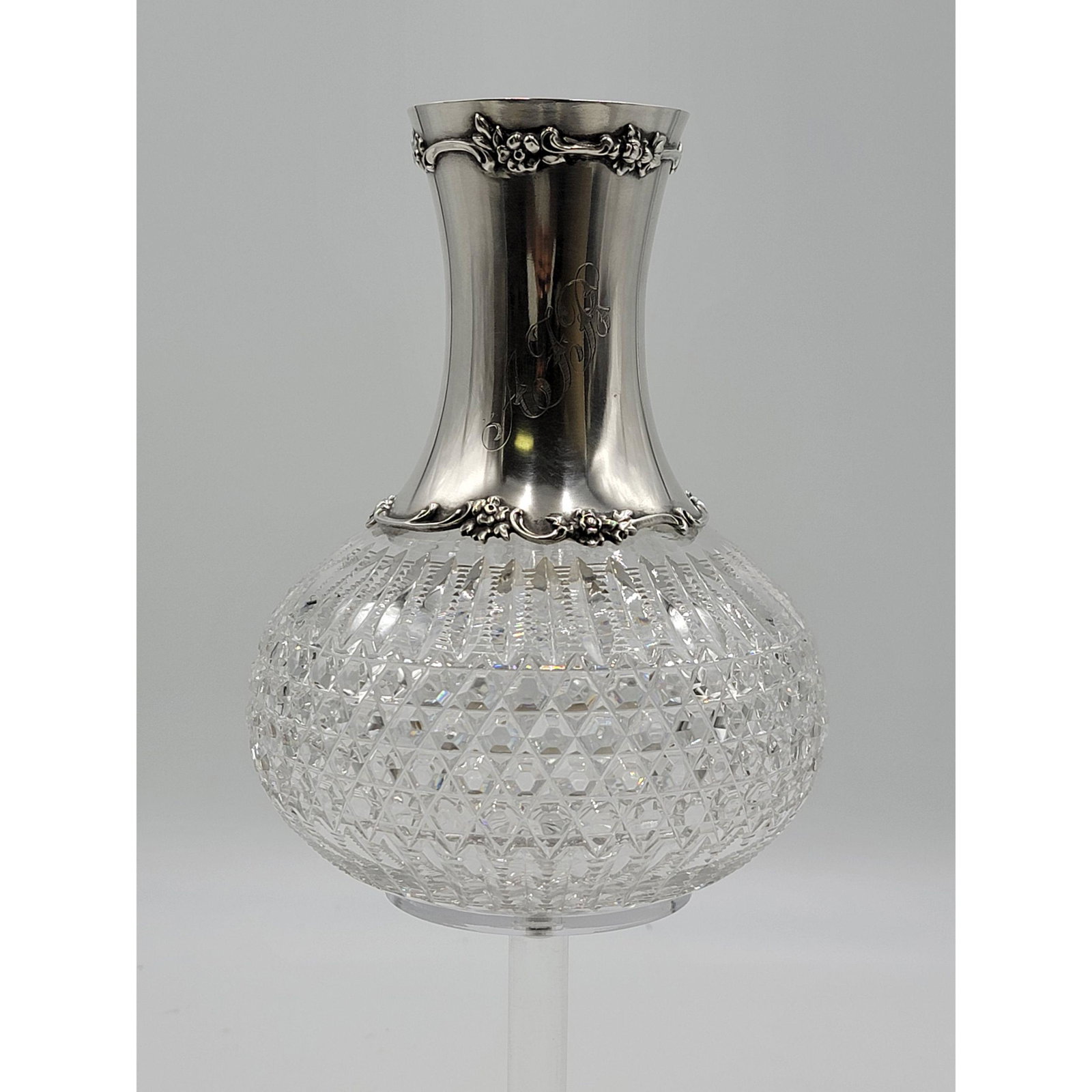 ABP Cut Glass Carafe Dorflinger? W/ Gorham Sterling: ABP Cut Glass Carafe Dorflinger? W/ Gorham Sterling Top Hallmarked. Measure 7 1/4" Tall. There Are Some Light Scratches On Base. Please carefully read our terms of sale, shipping information, and requ