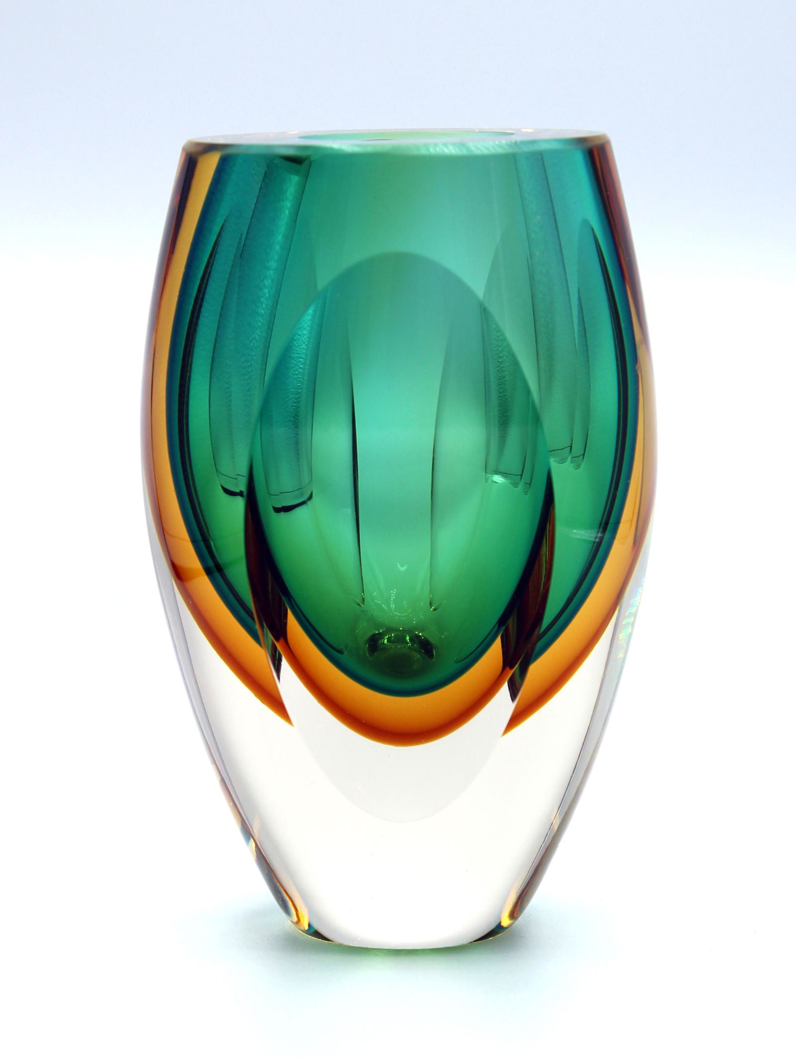 A Very Fine Art Glass Crystal Vase (1 of 2)