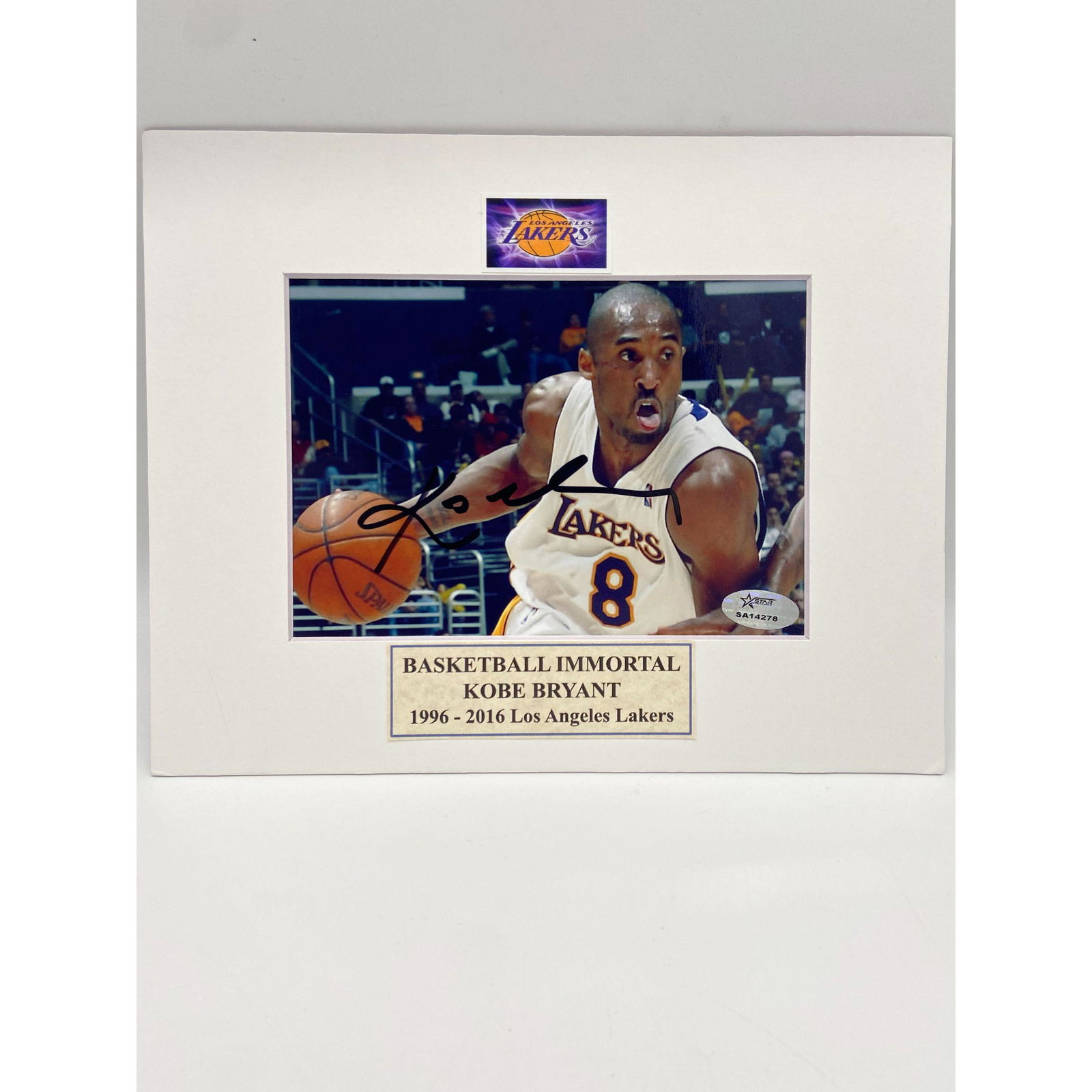 Vintage Kobe Bryant LA Lakers Signed Photo w/ COA (1 of 5)