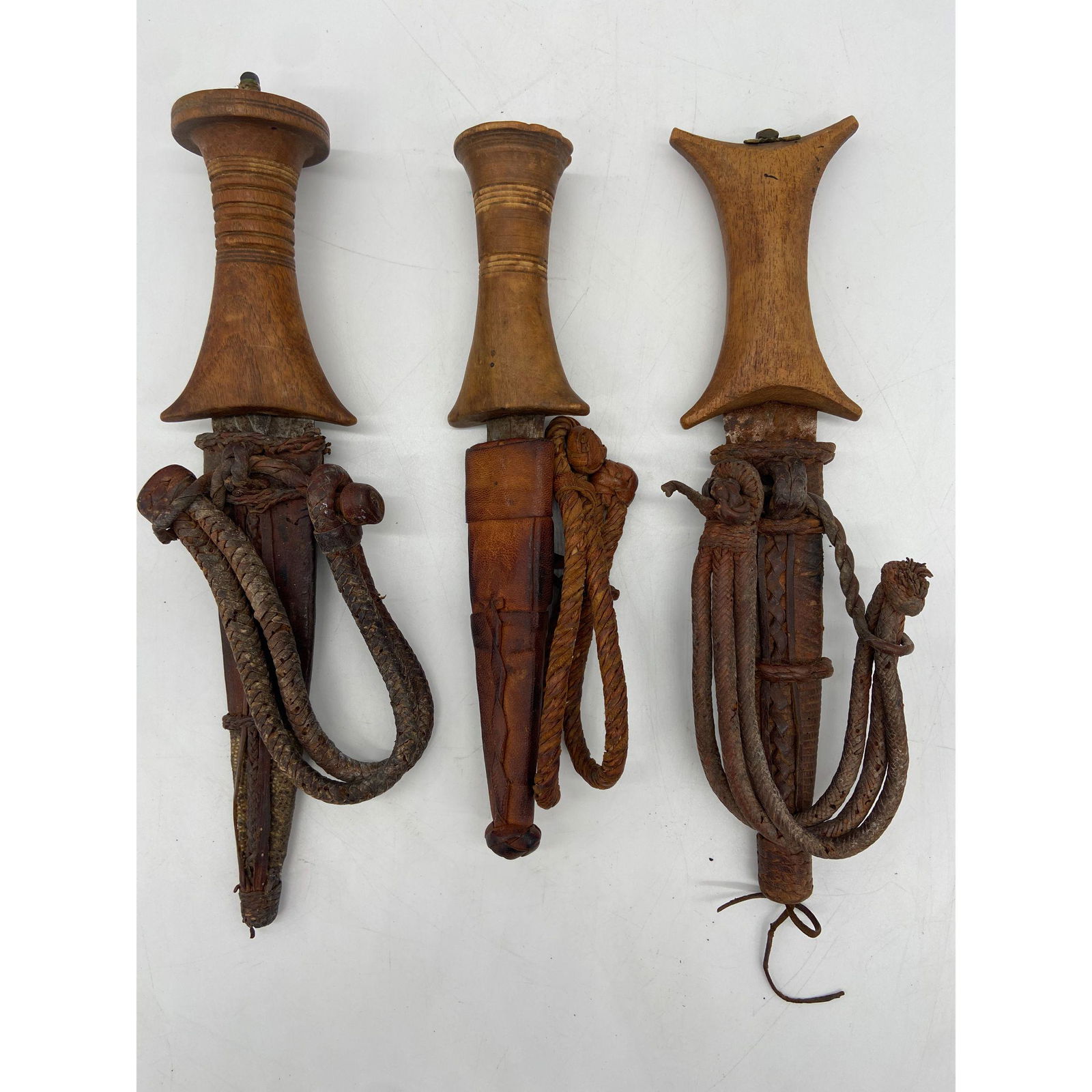 Lot Of 3 Vintage Daggers With Leather Cases (1 of 7)