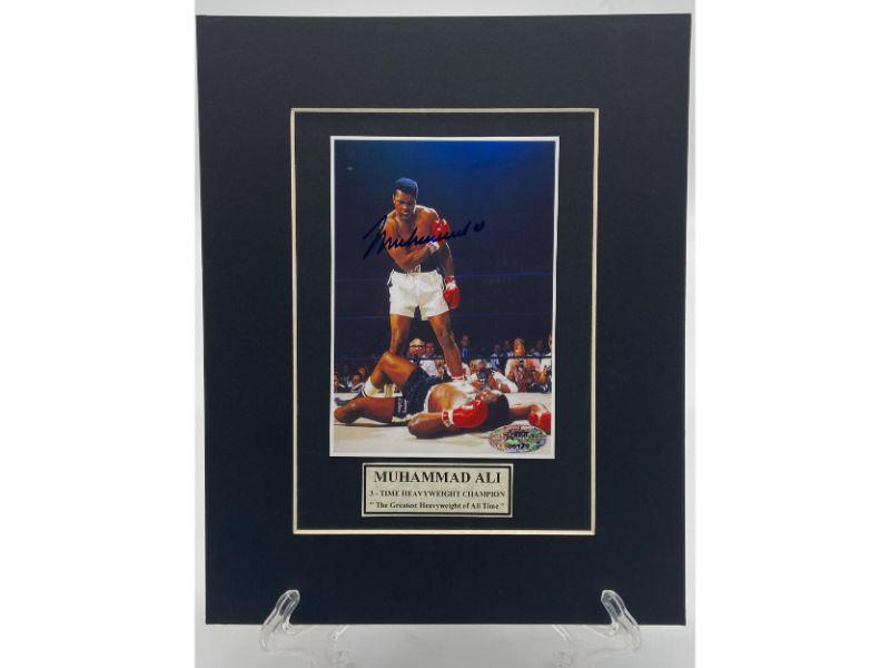 VINTAGE MUHAMMAD ALI AUTOGRAPHED PHOTO W/ COA (1 of 5)